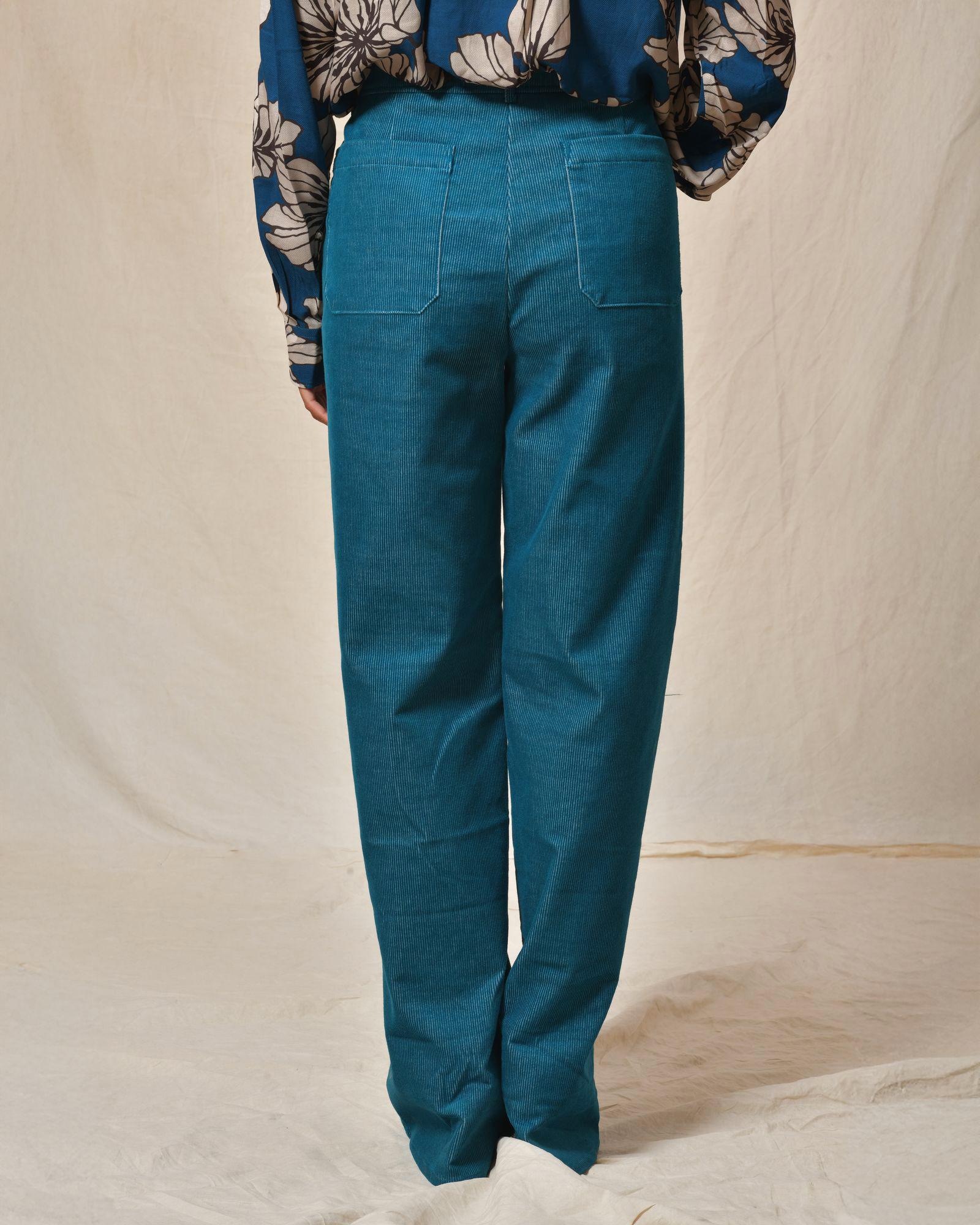 Pantalon en velours côtelé bleu canard Sfizio