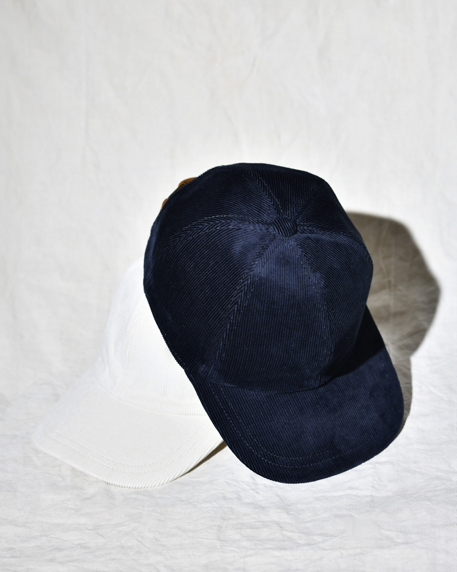Casquette en velours cotelé bleu Lorena Antoniazzi