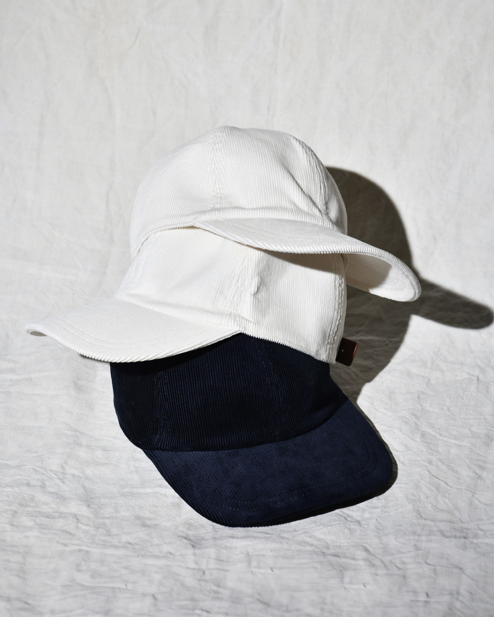 Casquette en velours cotelé bleu Lorena Antoniazzi