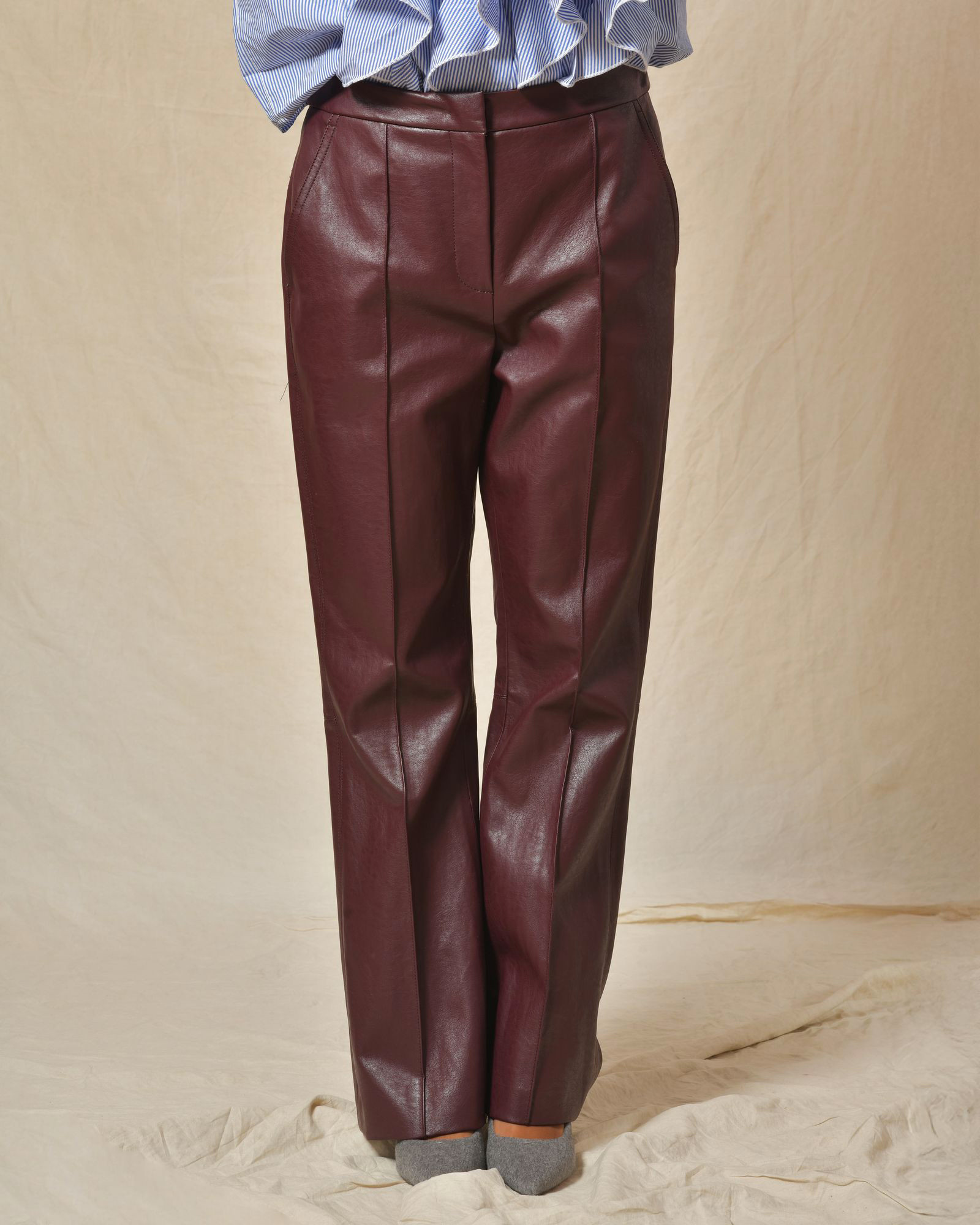 Pantalon en imitation cuir violet Béatrice B