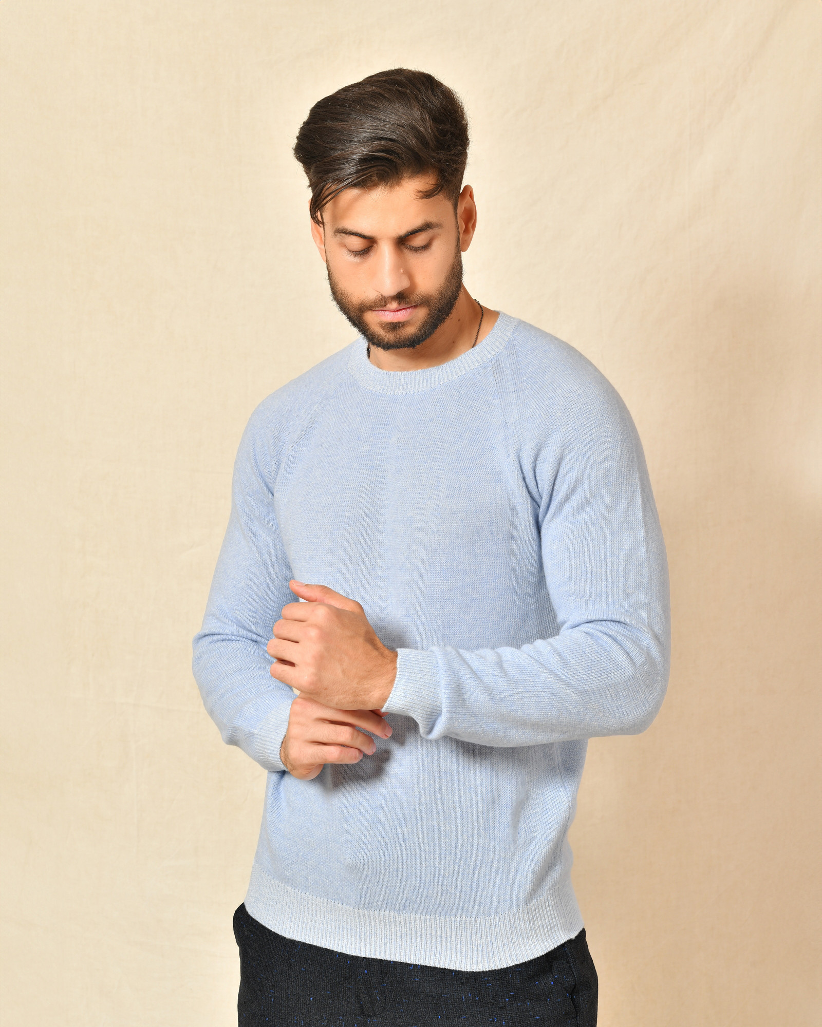 Pull en maille bleu Outfit