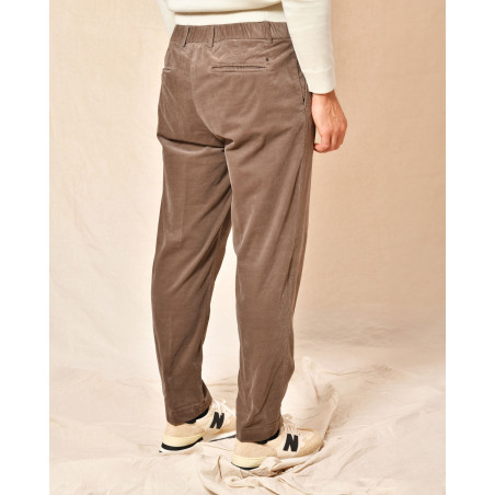 Pantalon en coton taupe Outfit