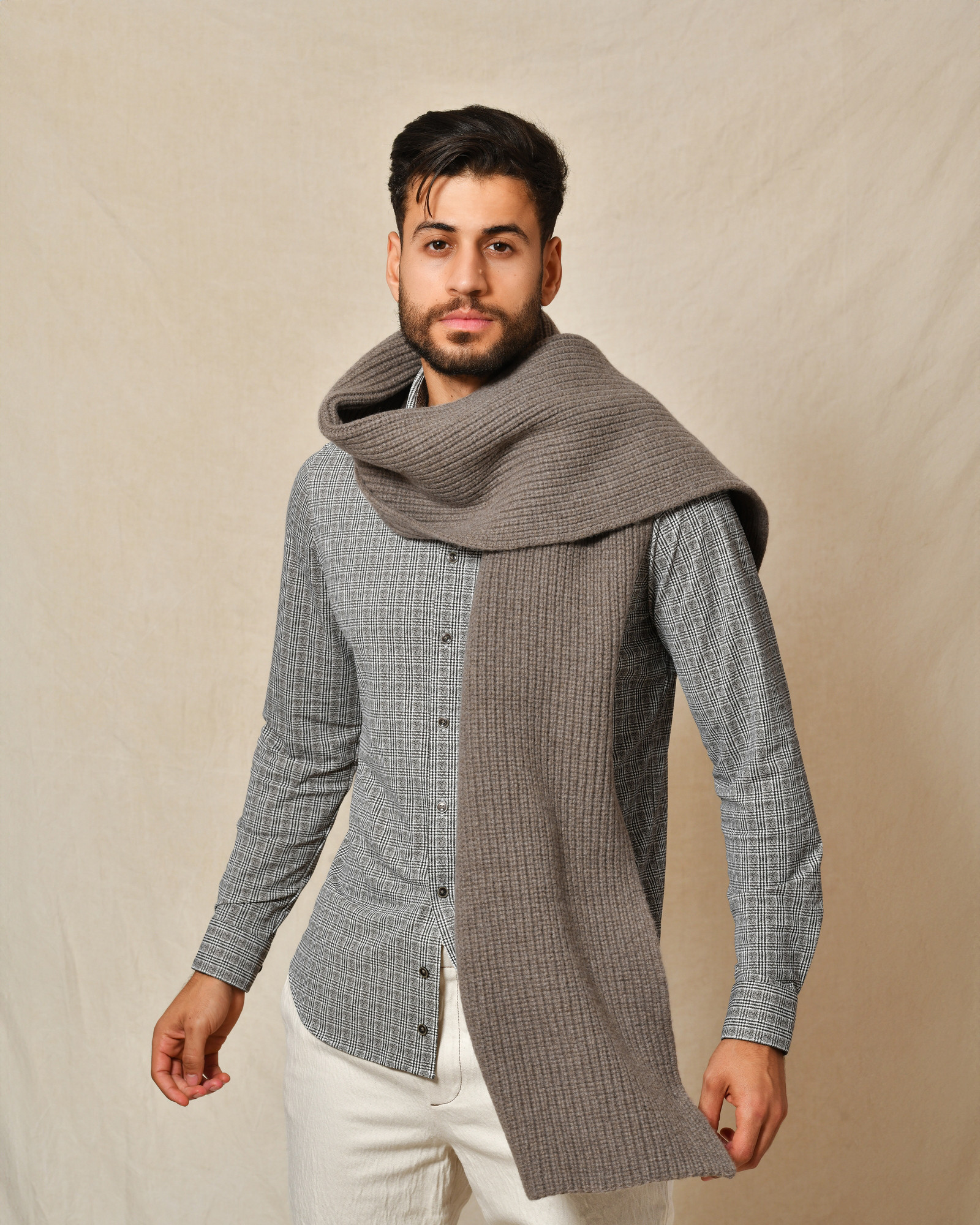 Echarpe en laine taupe Cruna