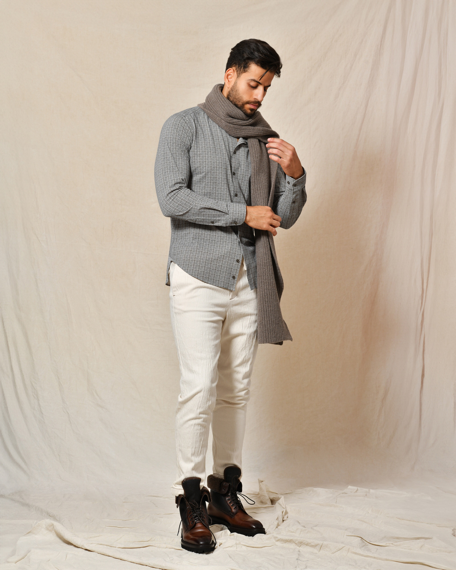 Echarpe en laine taupe Cruna