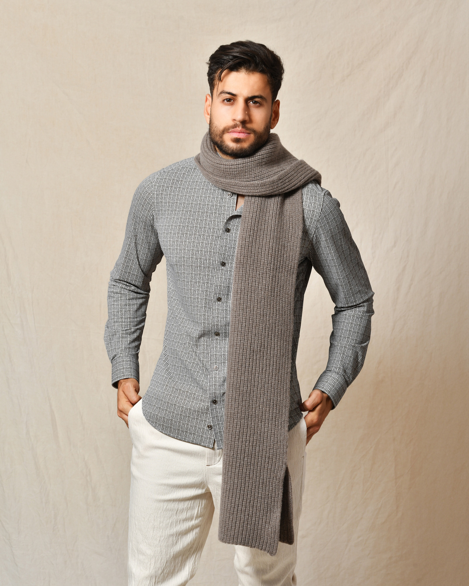 Echarpe en laine taupe Cruna