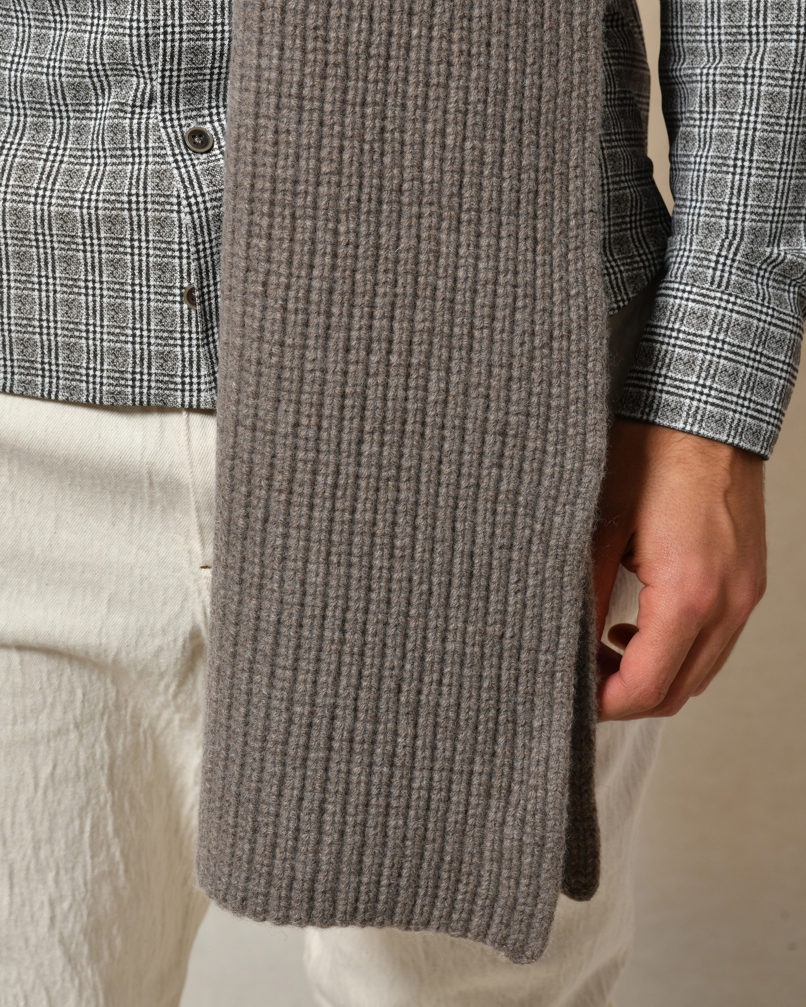 Echarpe en laine taupe Cruna