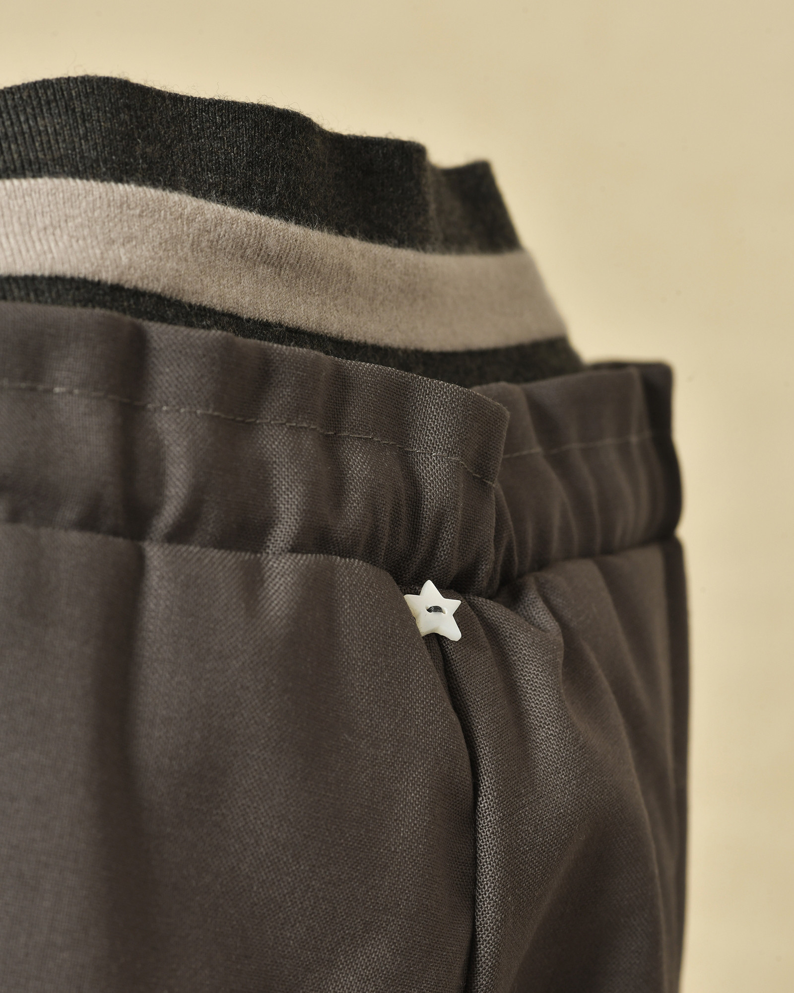 Pantalon souple en laine taupe Lorena Antoniazzi