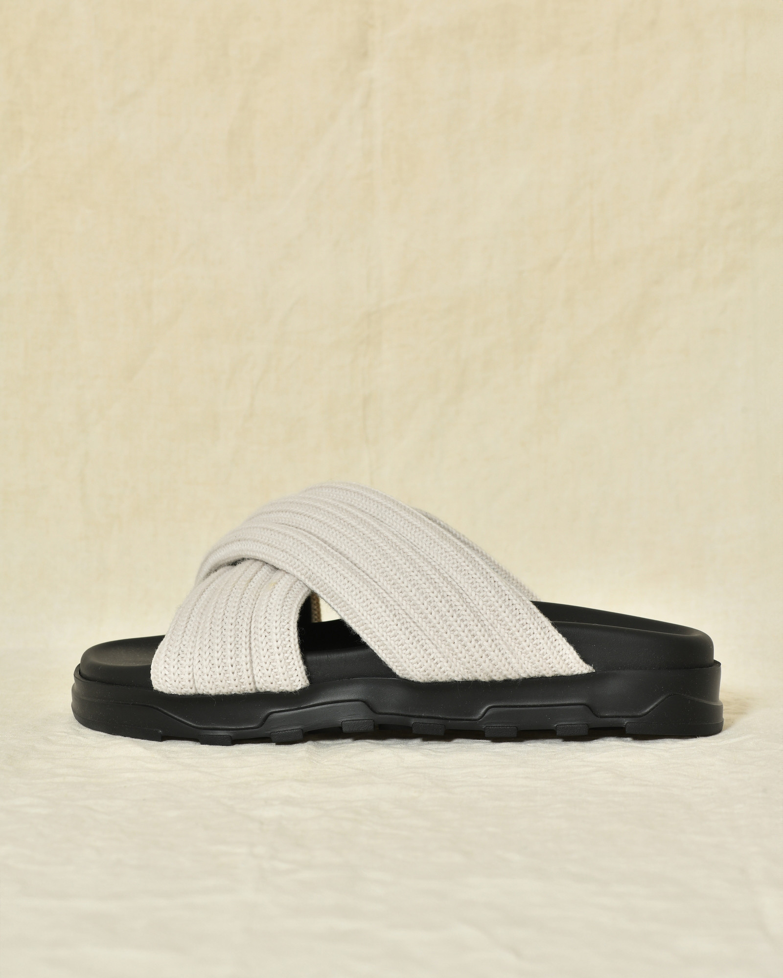 Mules en cuir et laine beige Fabiana Filippi