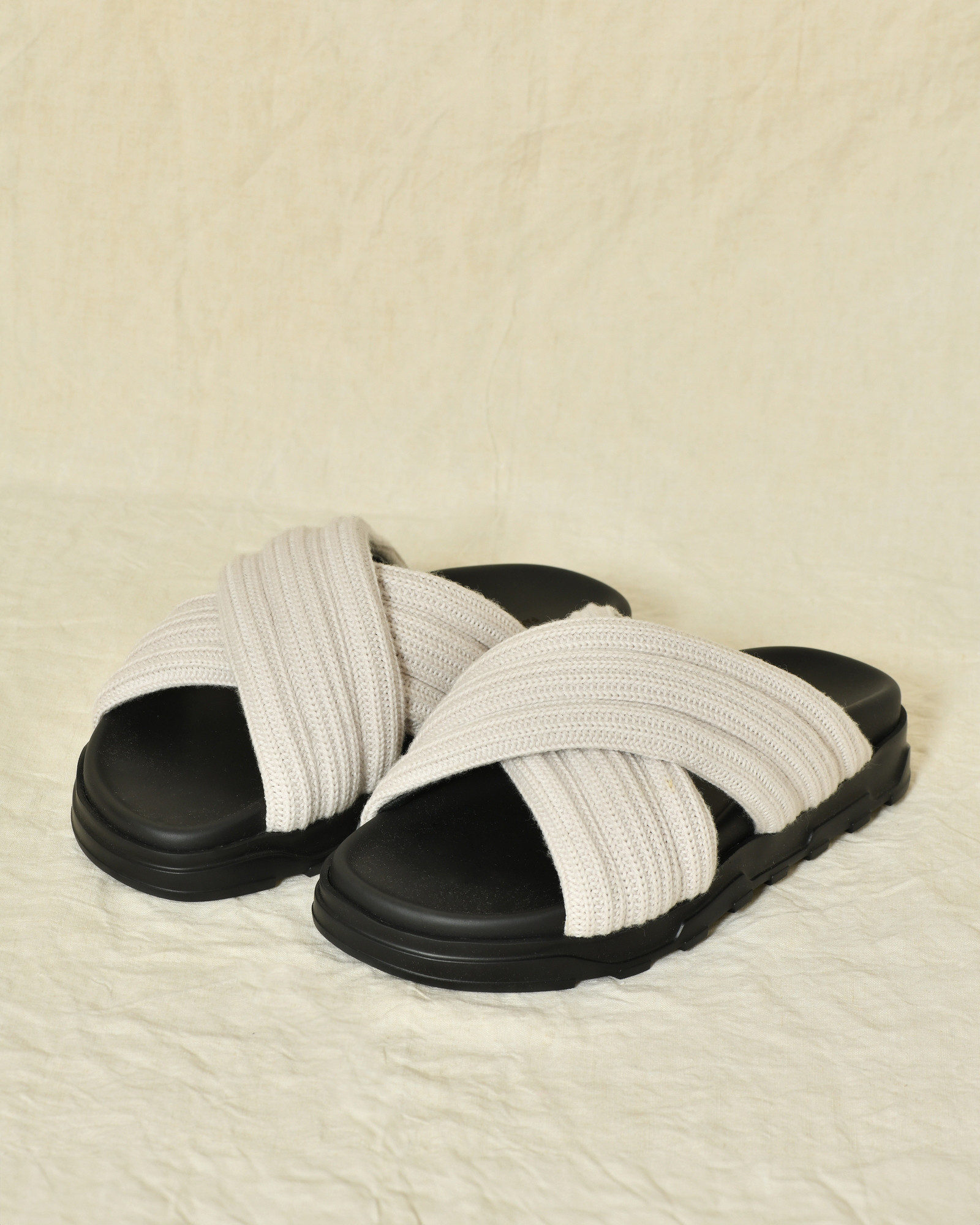 Mules en cuir et laine beige Fabiana Filippi