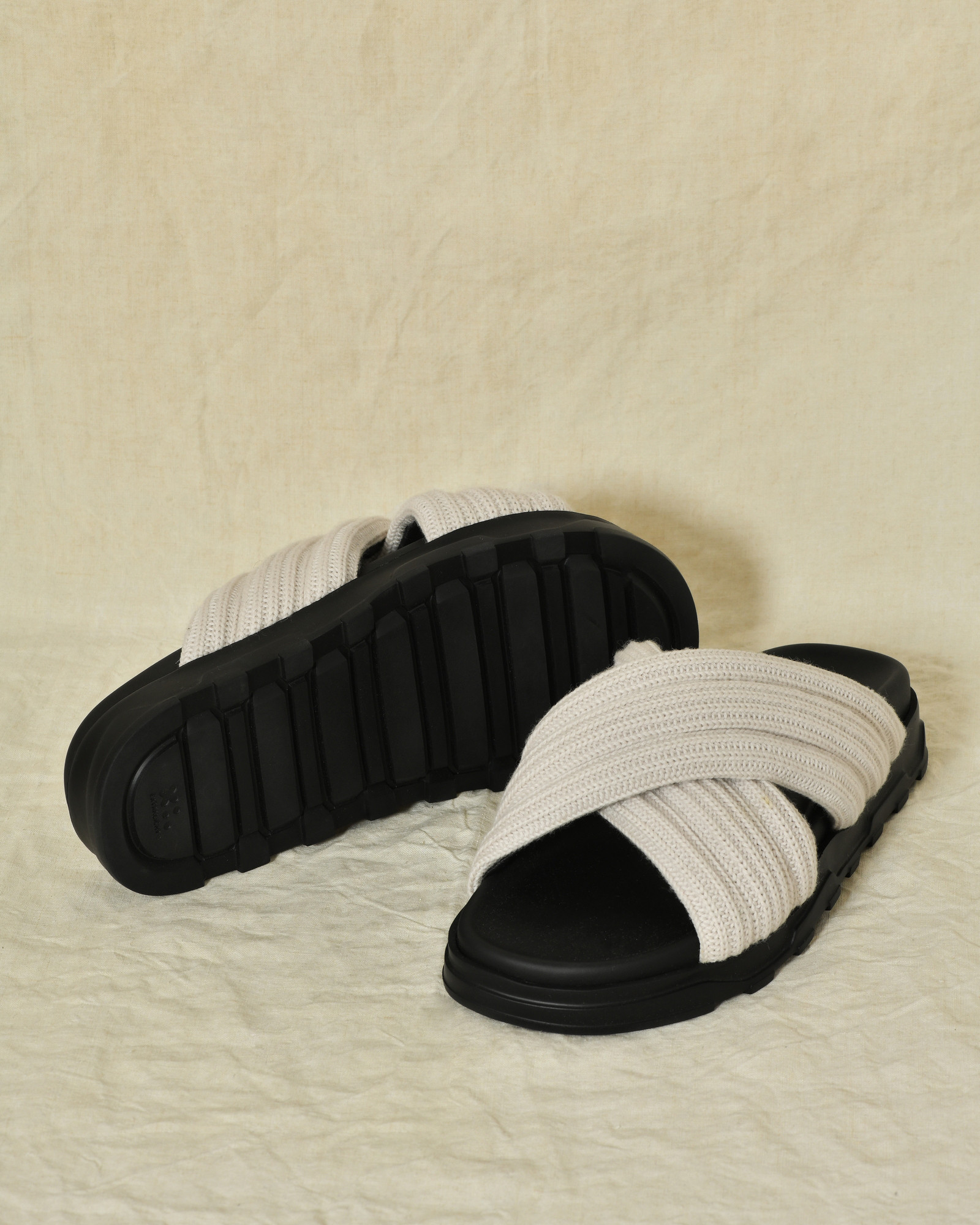 Mules en cuir et laine beige Fabiana Filippi