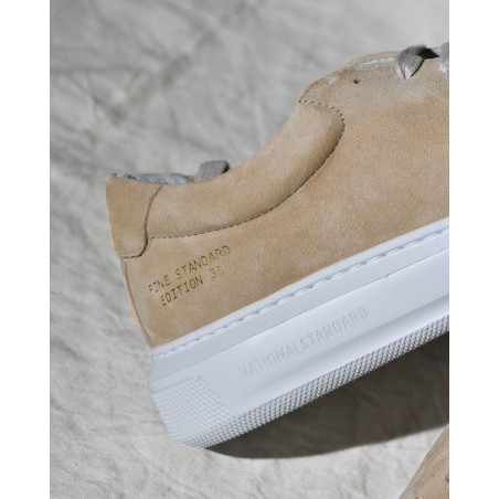 Baskets en daim beige National Standard