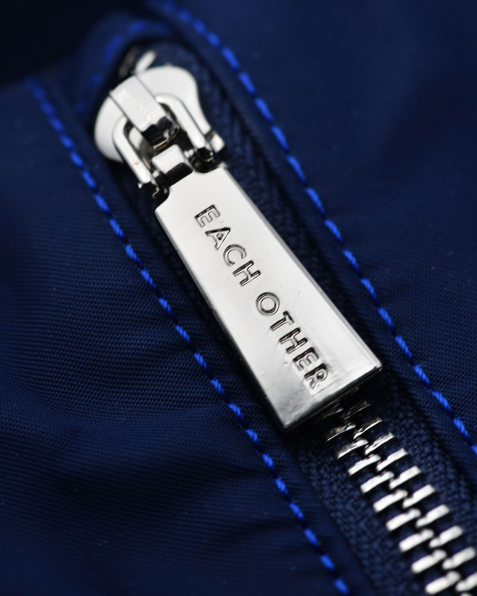 Sac à main a deux compartiments bleu et noir Each Other