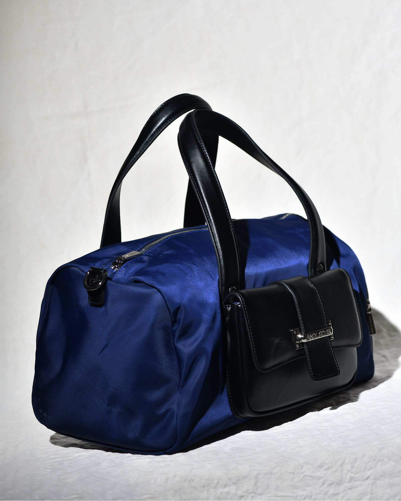 Sac à main a deux compartiments bleu et noir Each Other