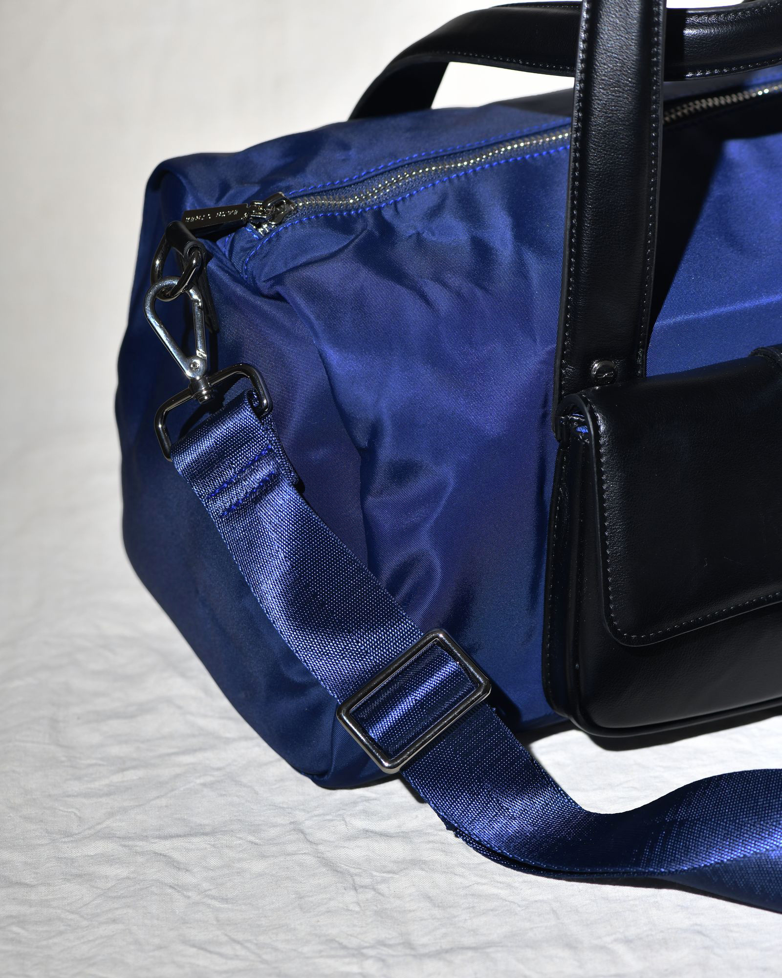 Sac à main a deux compartiments bleu et noir Each Other