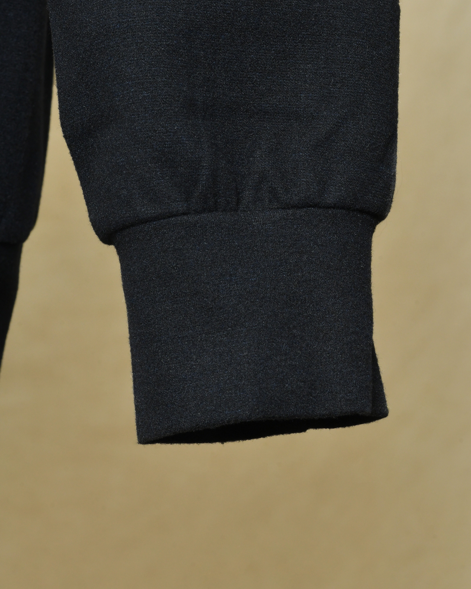 Sweat à capuche noir Cruna