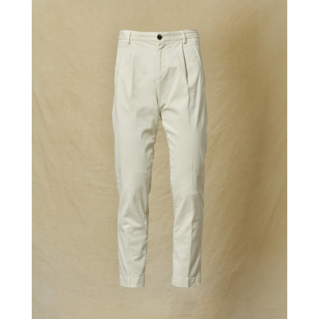 Pantalon régular ecru Outfit