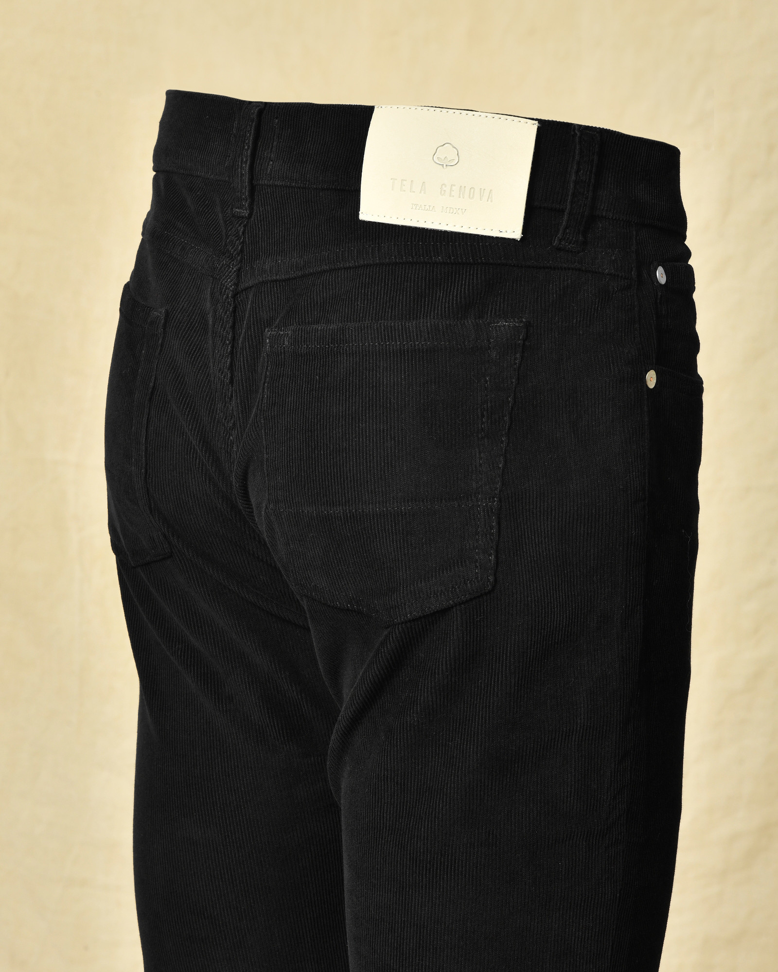 Pantalon en velours côtelé noir Tela Genova