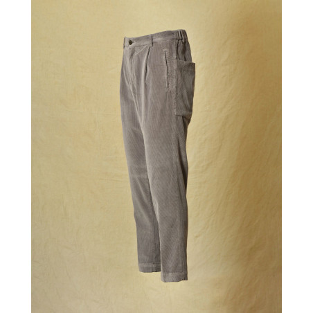 Pantalon en velours côtelé gris Outfit