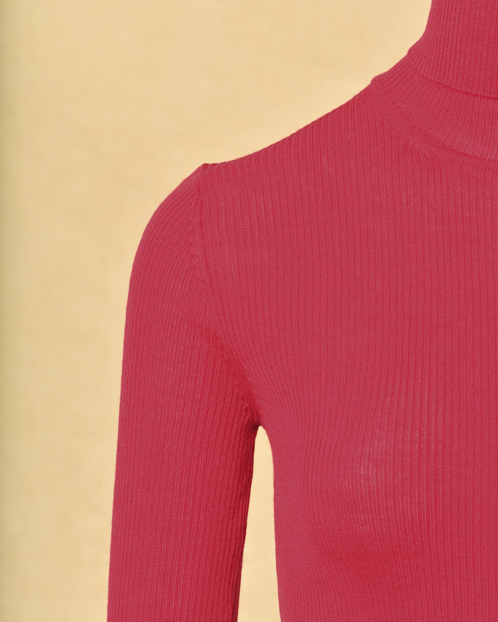 Pull en maille cotelée à col roulé rose P.A.R.O.S.H