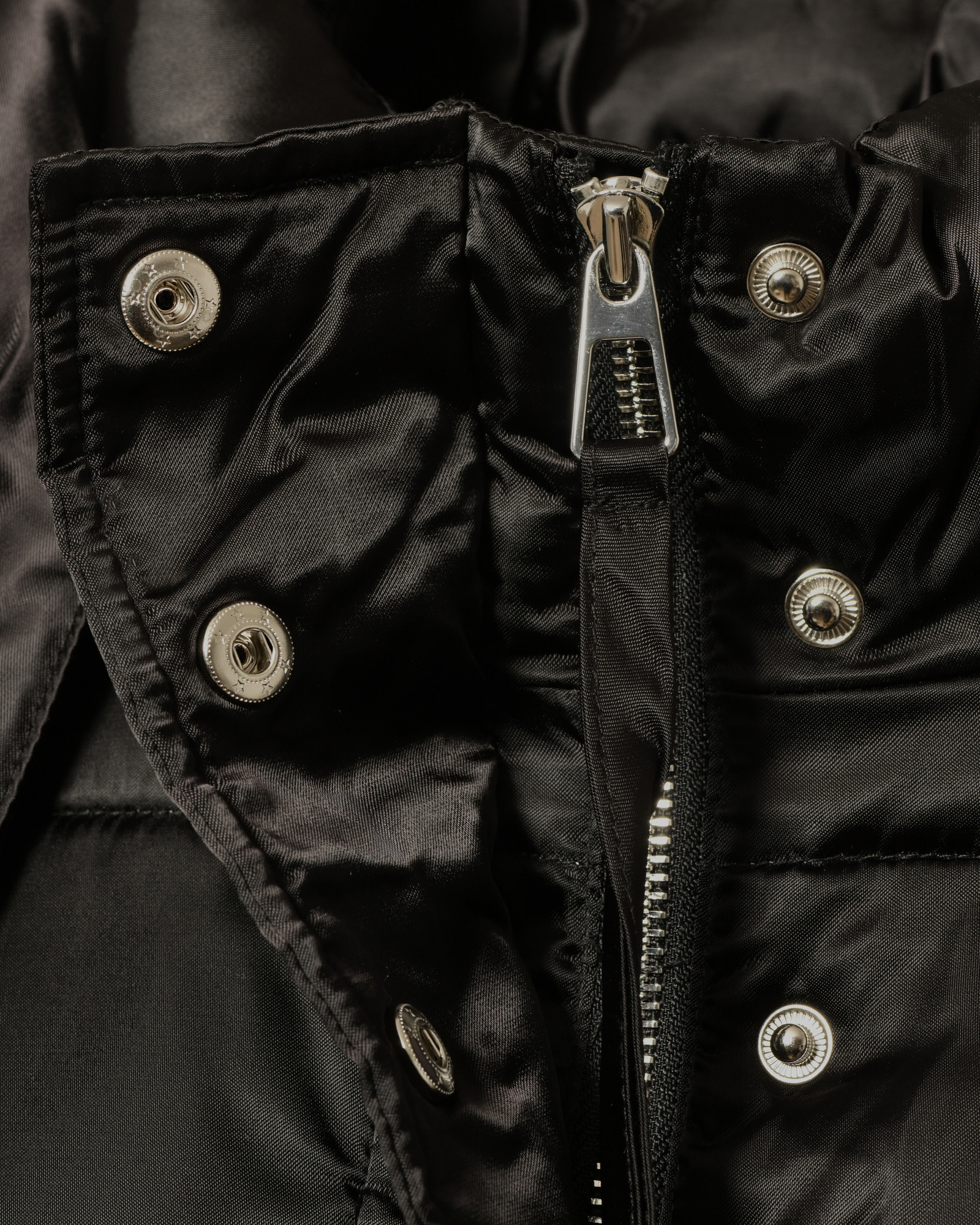 Longue doudoune noire à capuche Parosh