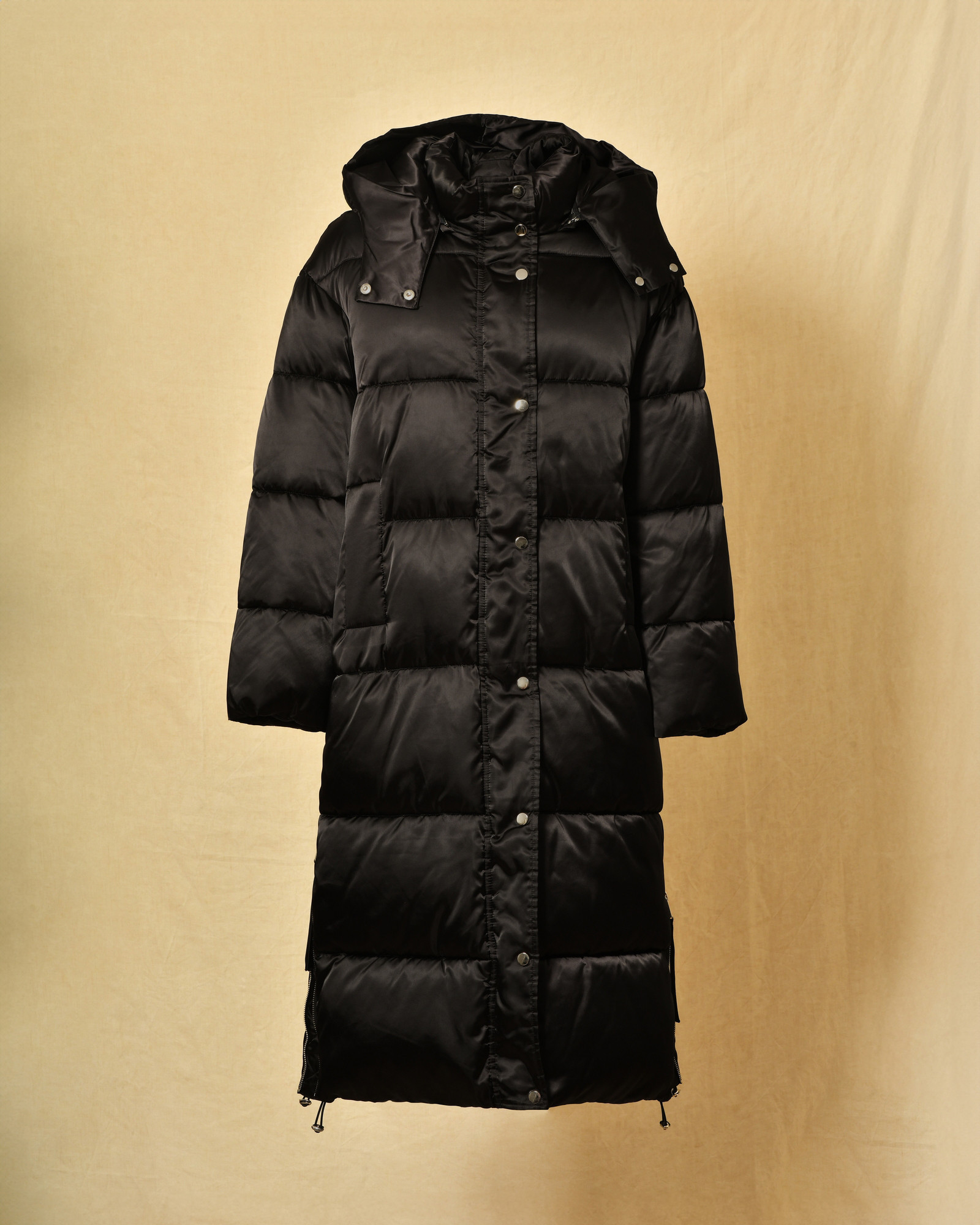 Longue doudoune noire à capuche Parosh