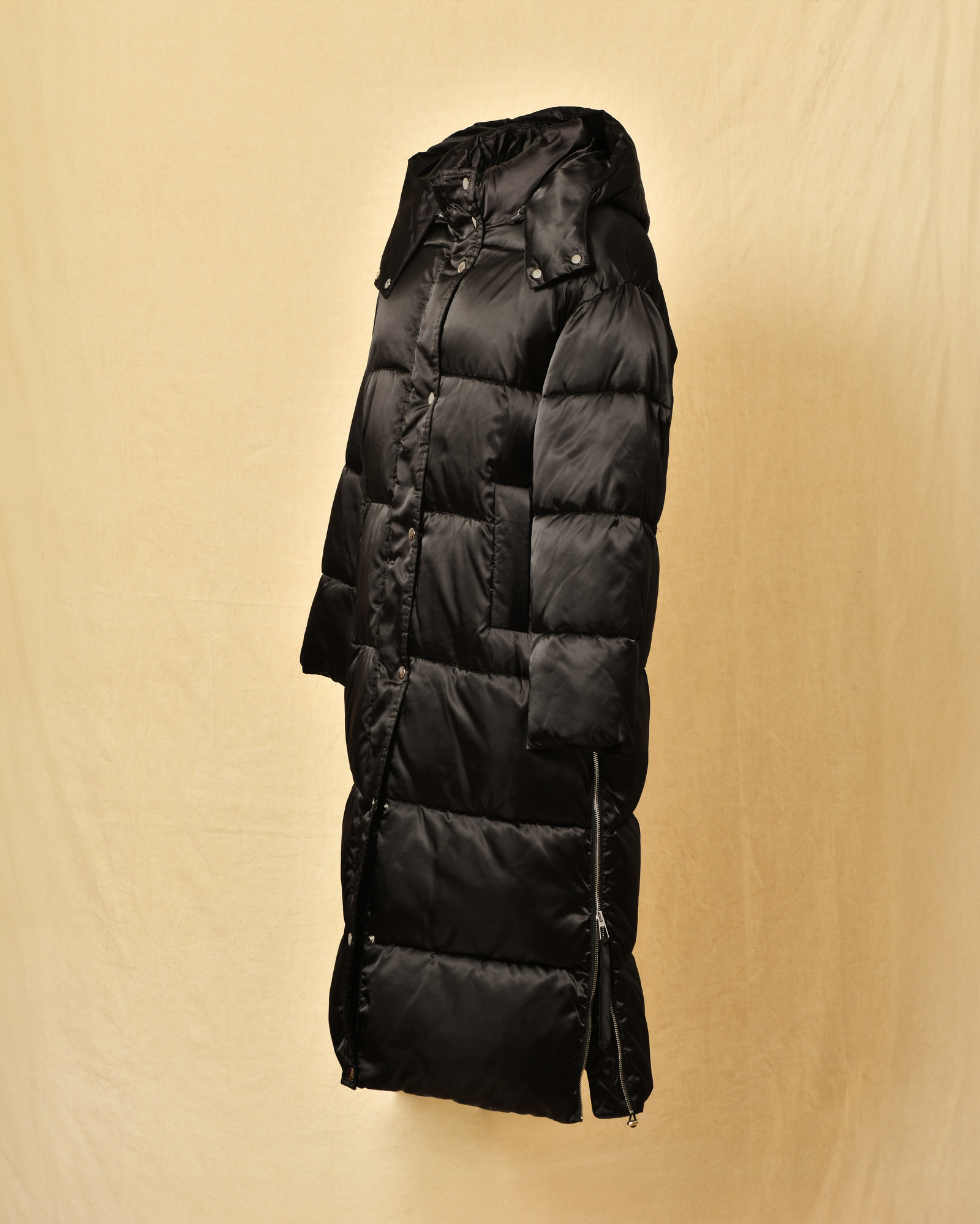 Longue doudoune noire à capuche Parosh