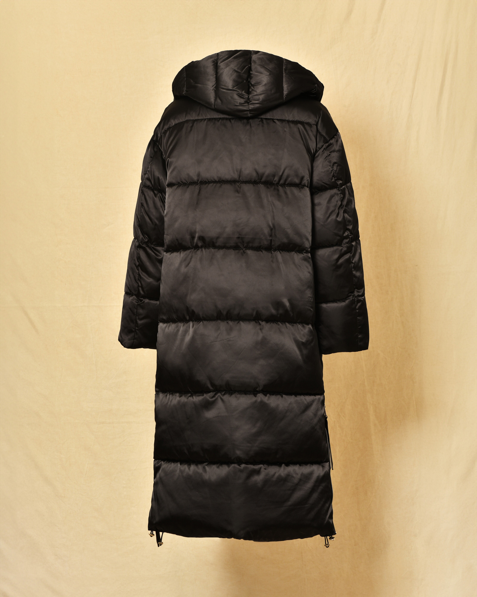 Longue doudoune noire à capuche Parosh