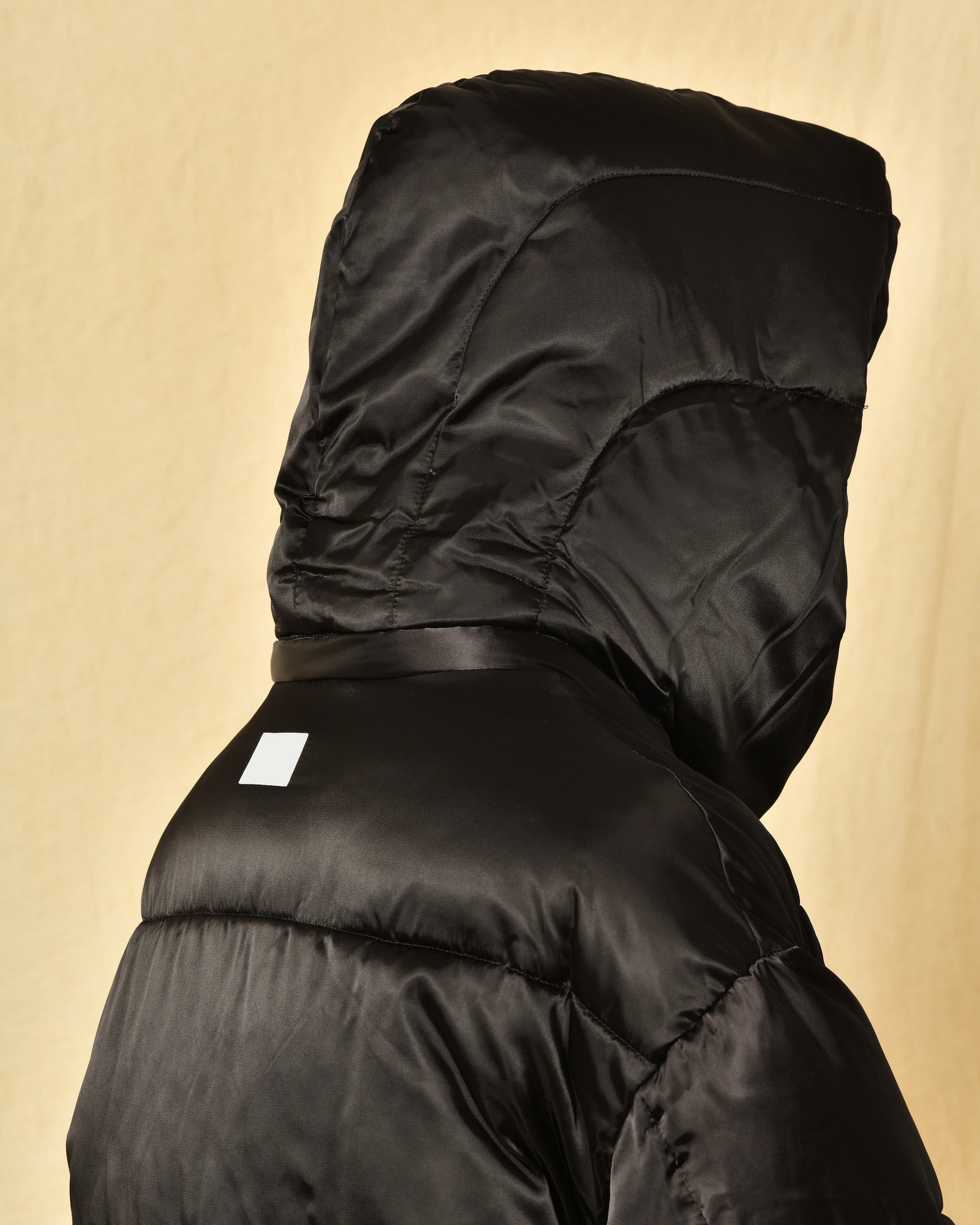 Longue doudoune noire à capuche Parosh