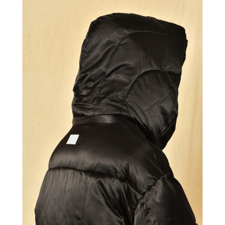 Longue doudoune noire à capuche Parosh