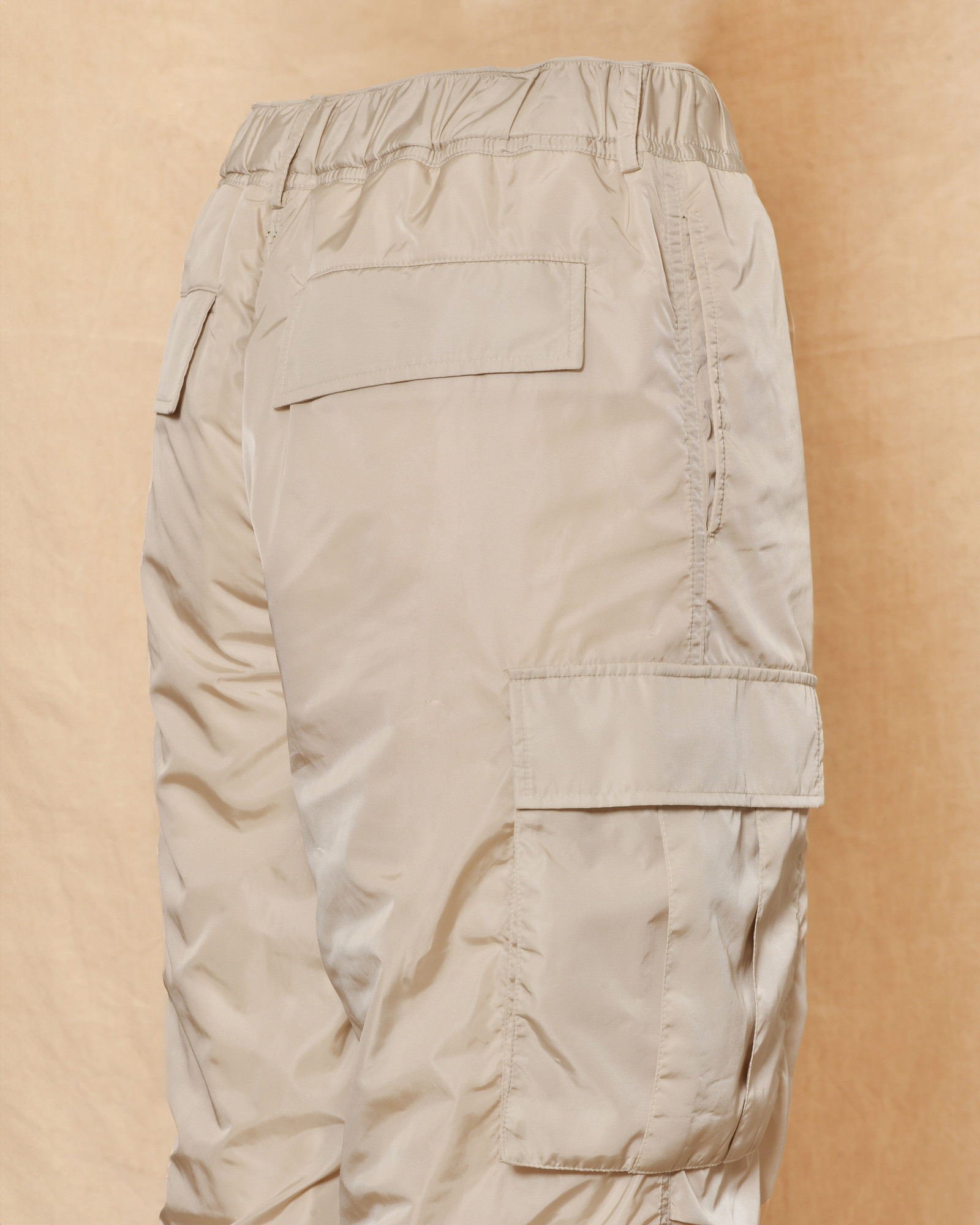 Pantalon cargo en tissu beige Lorena Antoniazzi