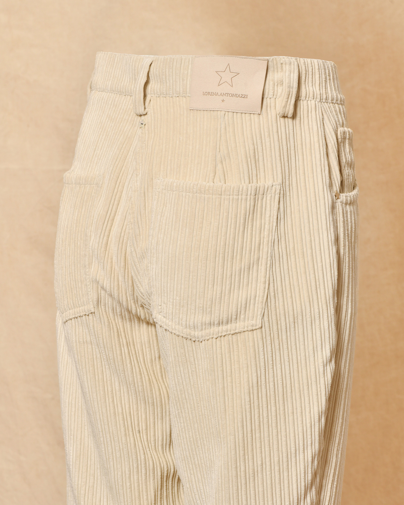 Pantalon en velours côtelé beige Lorena Antoniazzi