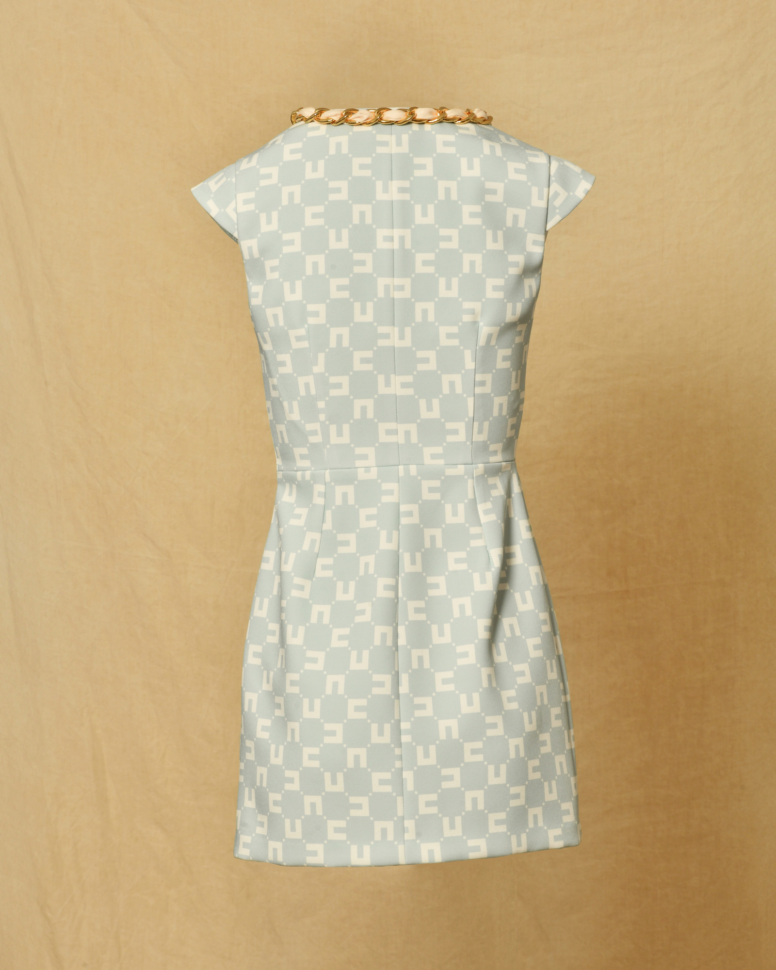 Robe bleu à col chaîne et foulard Elisabetta Franchi