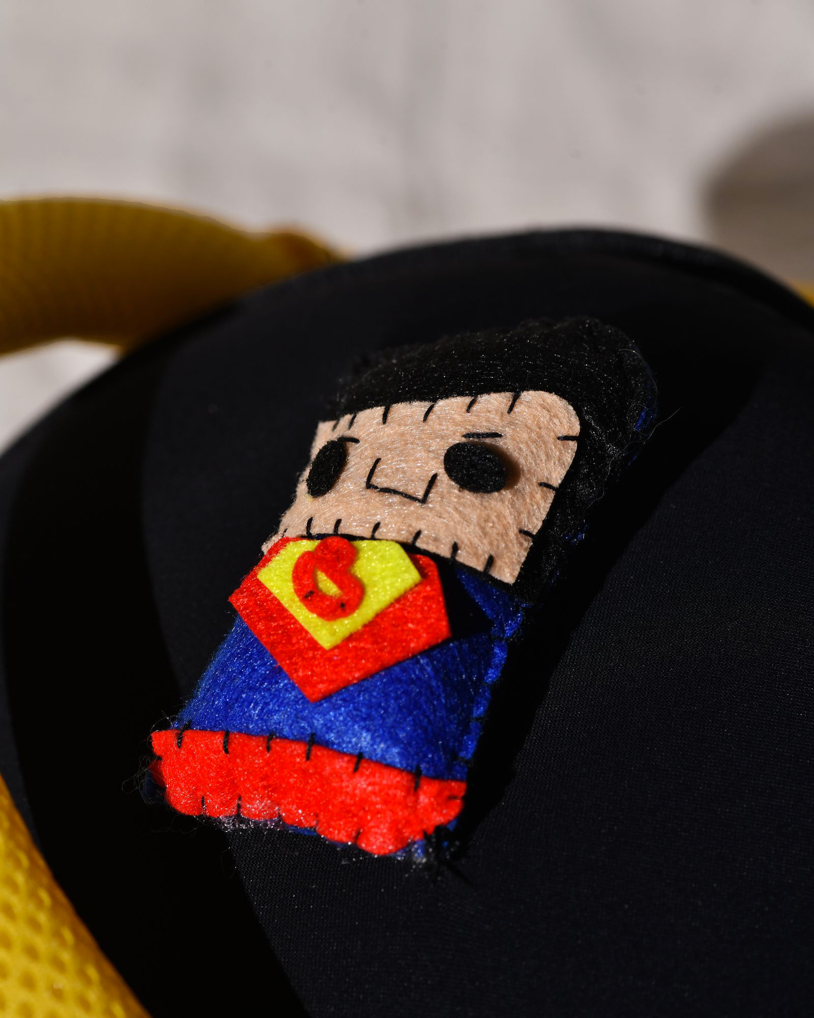 Sac à main rond design à broderie super-héros La Milanesa