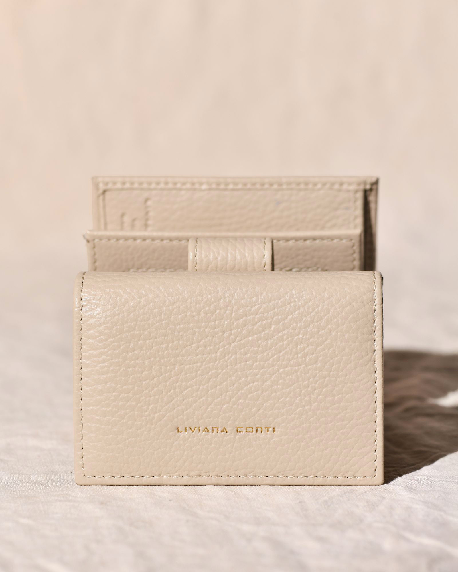 Portefeuille en cuir beige Liviana Conti