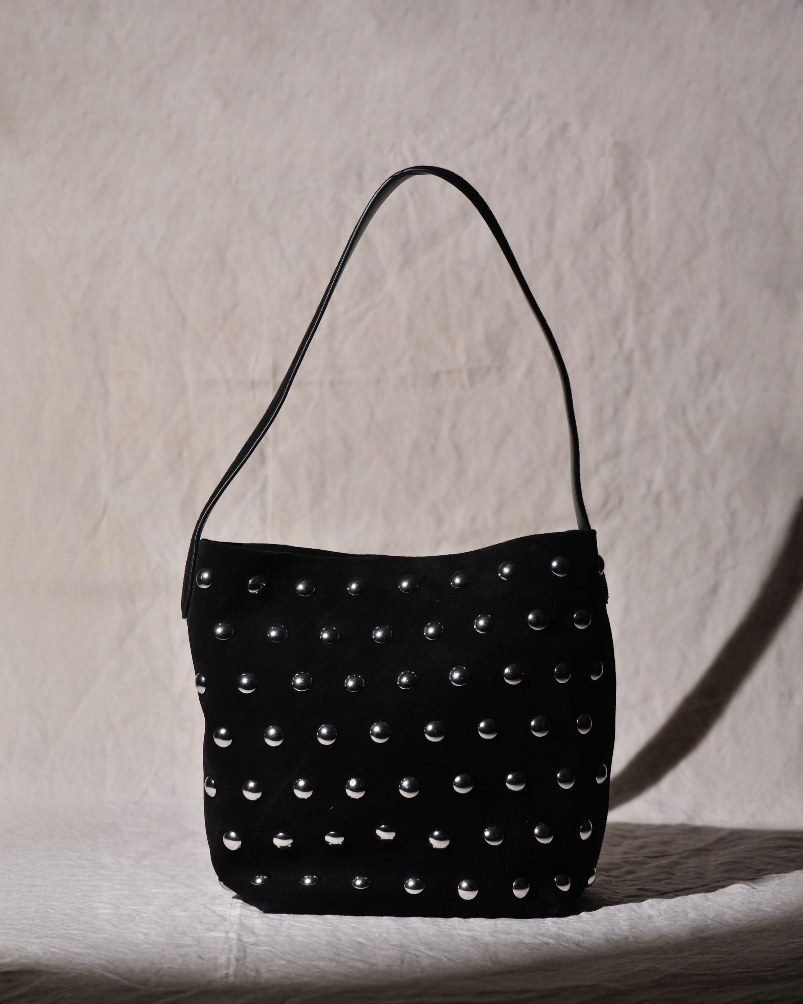 Sac en cuir noir à clous Liviana Conti