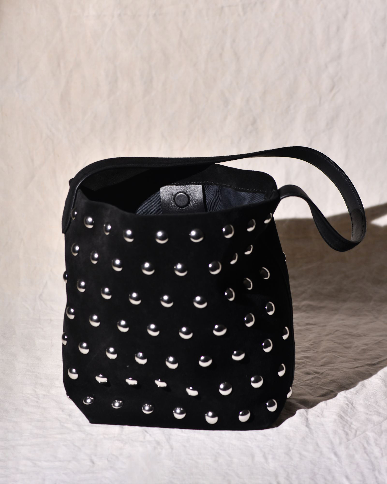 Sac en cuir noir à clous Liviana Conti