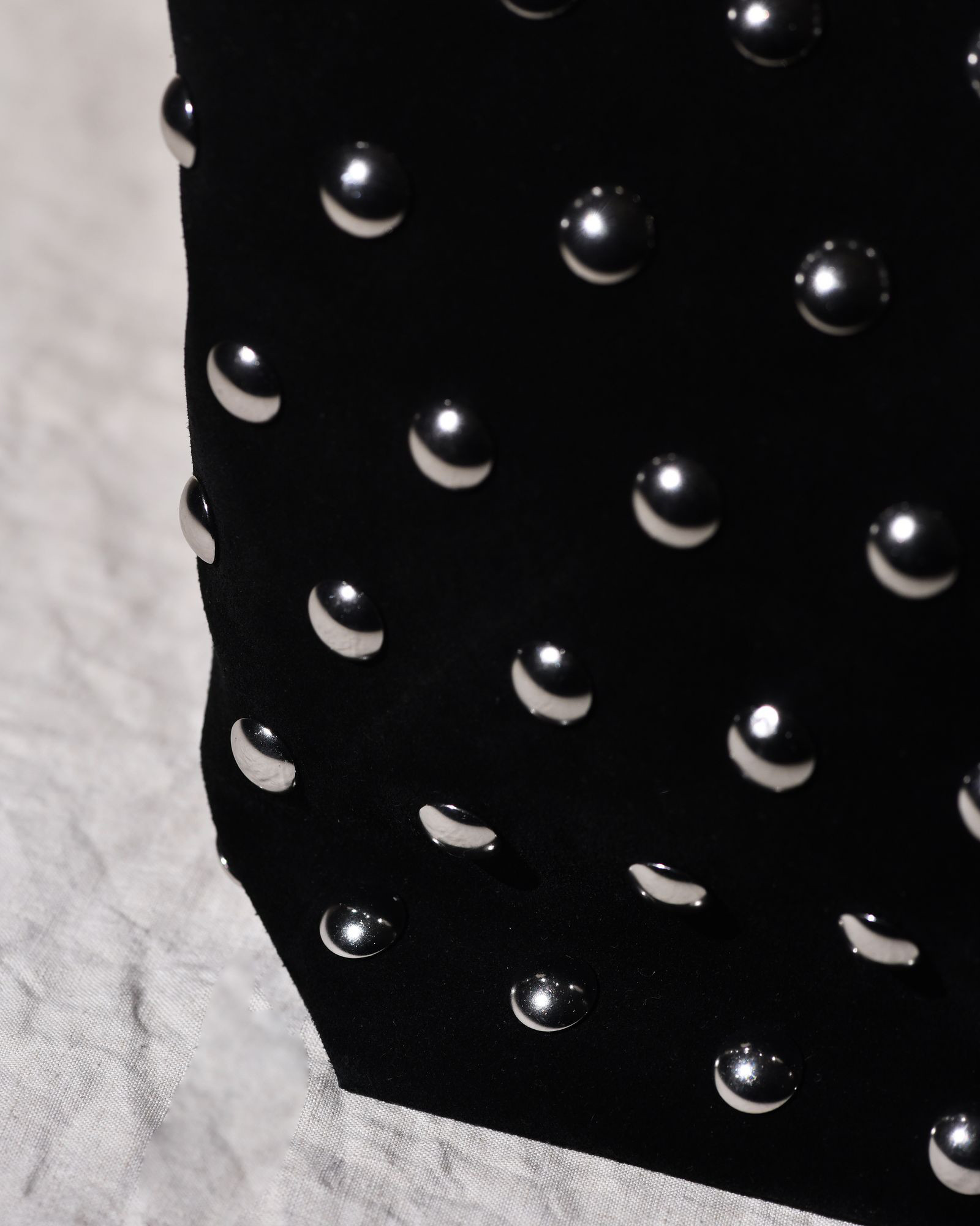 Sac en cuir noir à clous Liviana Conti