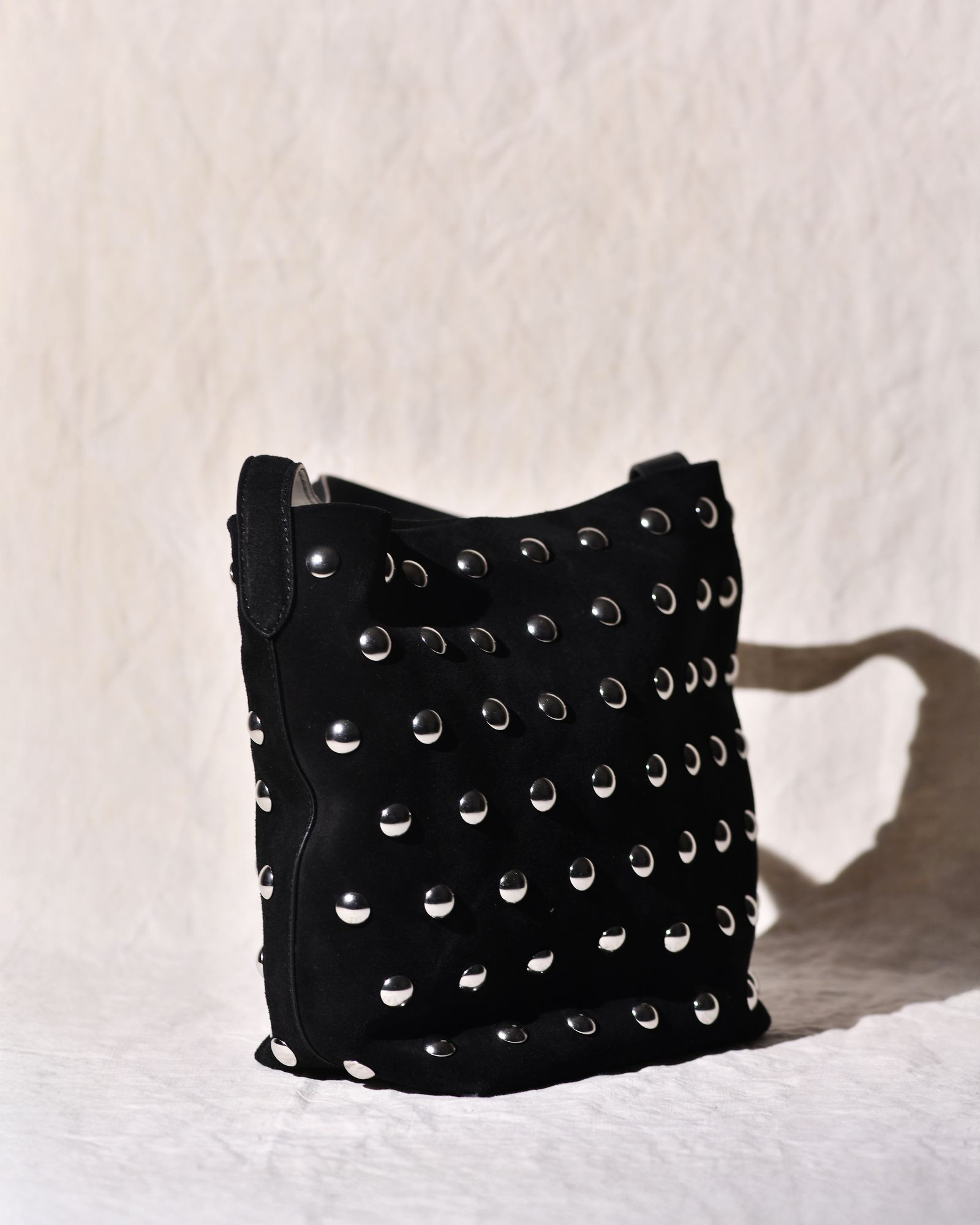 Sac en cuir noir à clous Liviana Conti