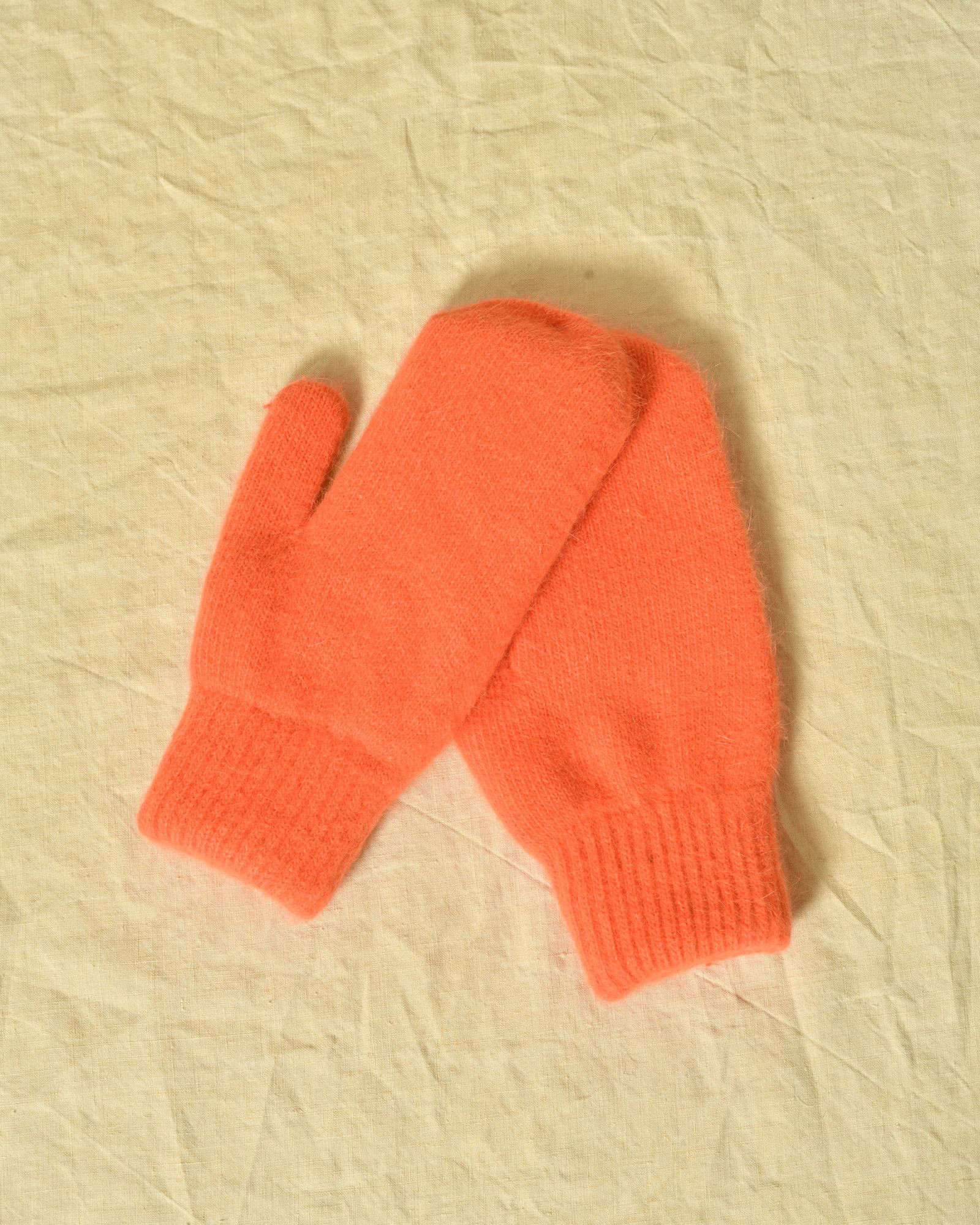 Moufles en angora corail Ka