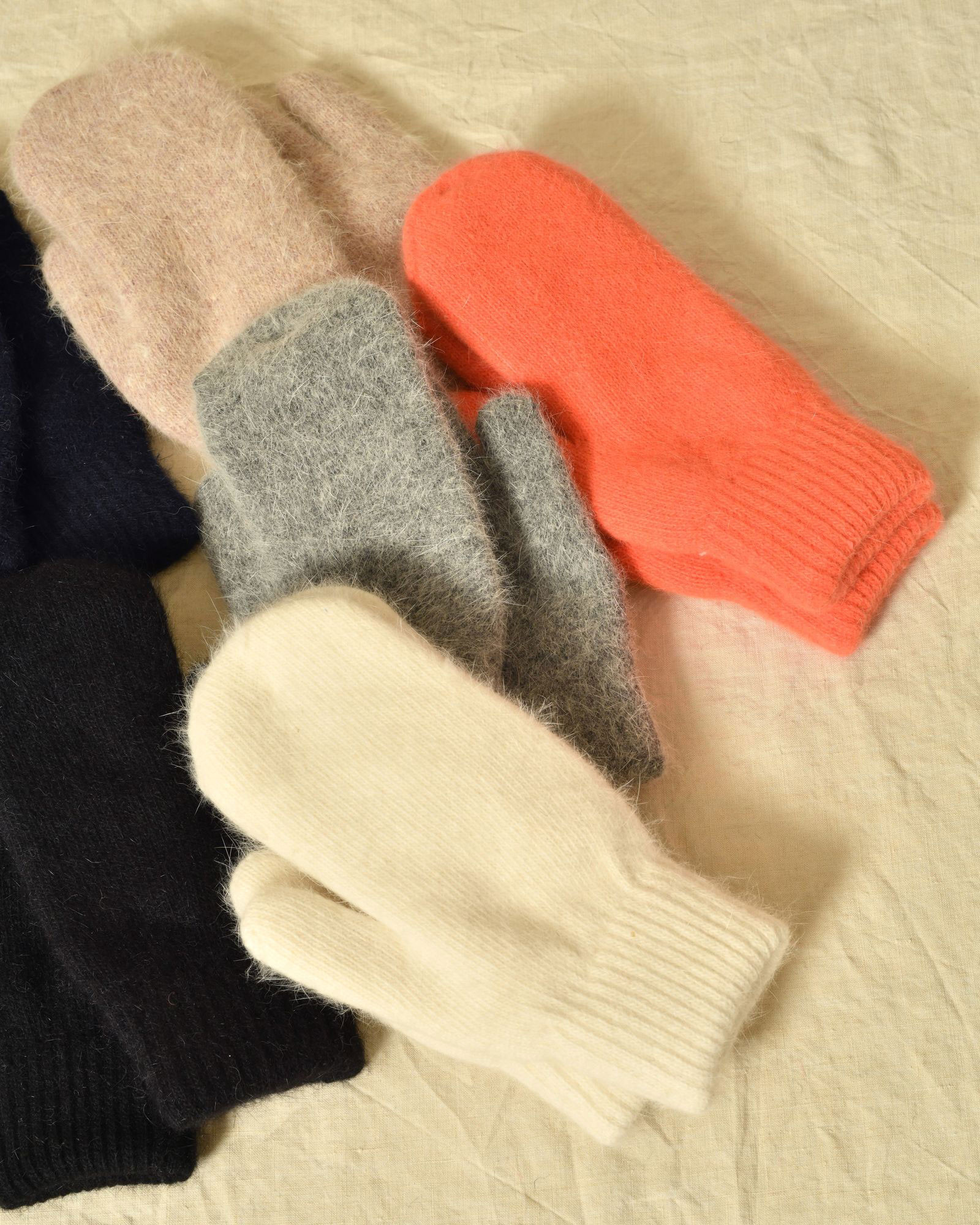 Moufles en angora corail Ka