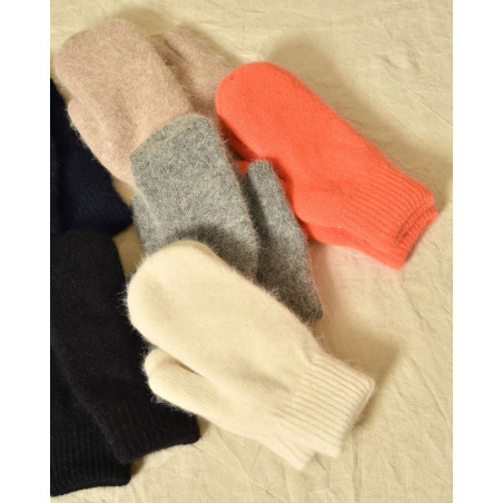 Moufles en angora corail Ka