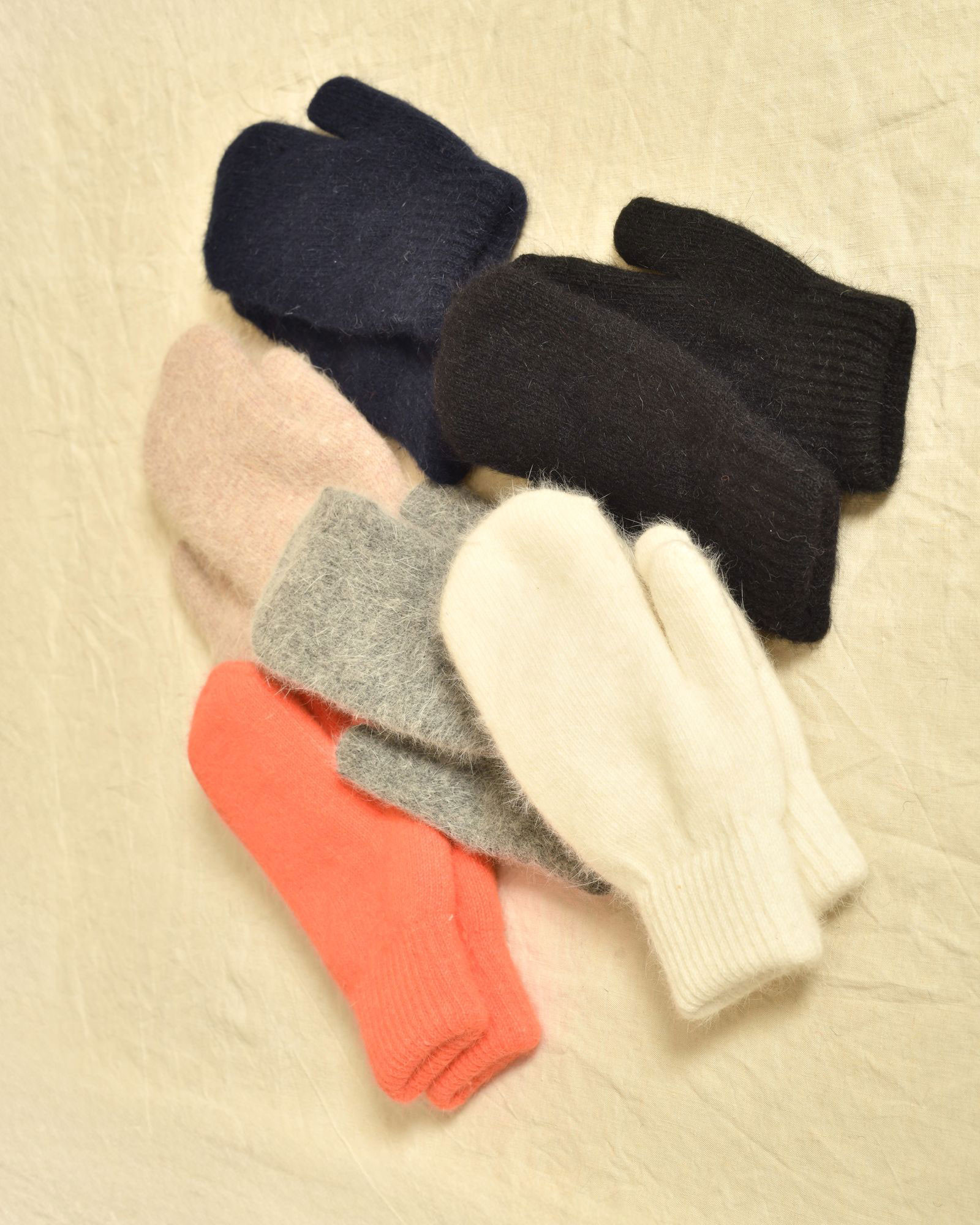 Moufles en angora corail Ka