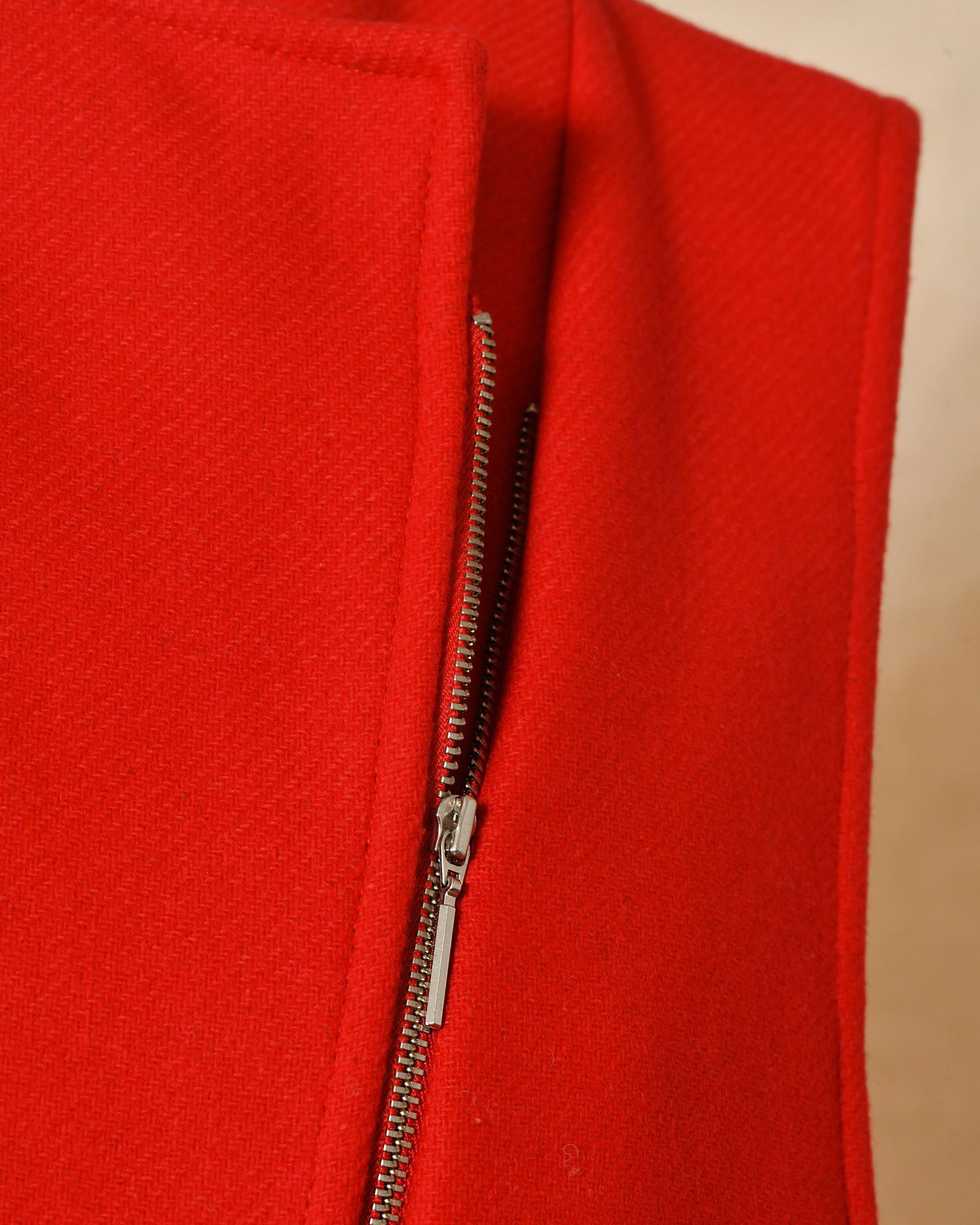 Gilet long rouge à fermeture zippée asymétrique Malloni