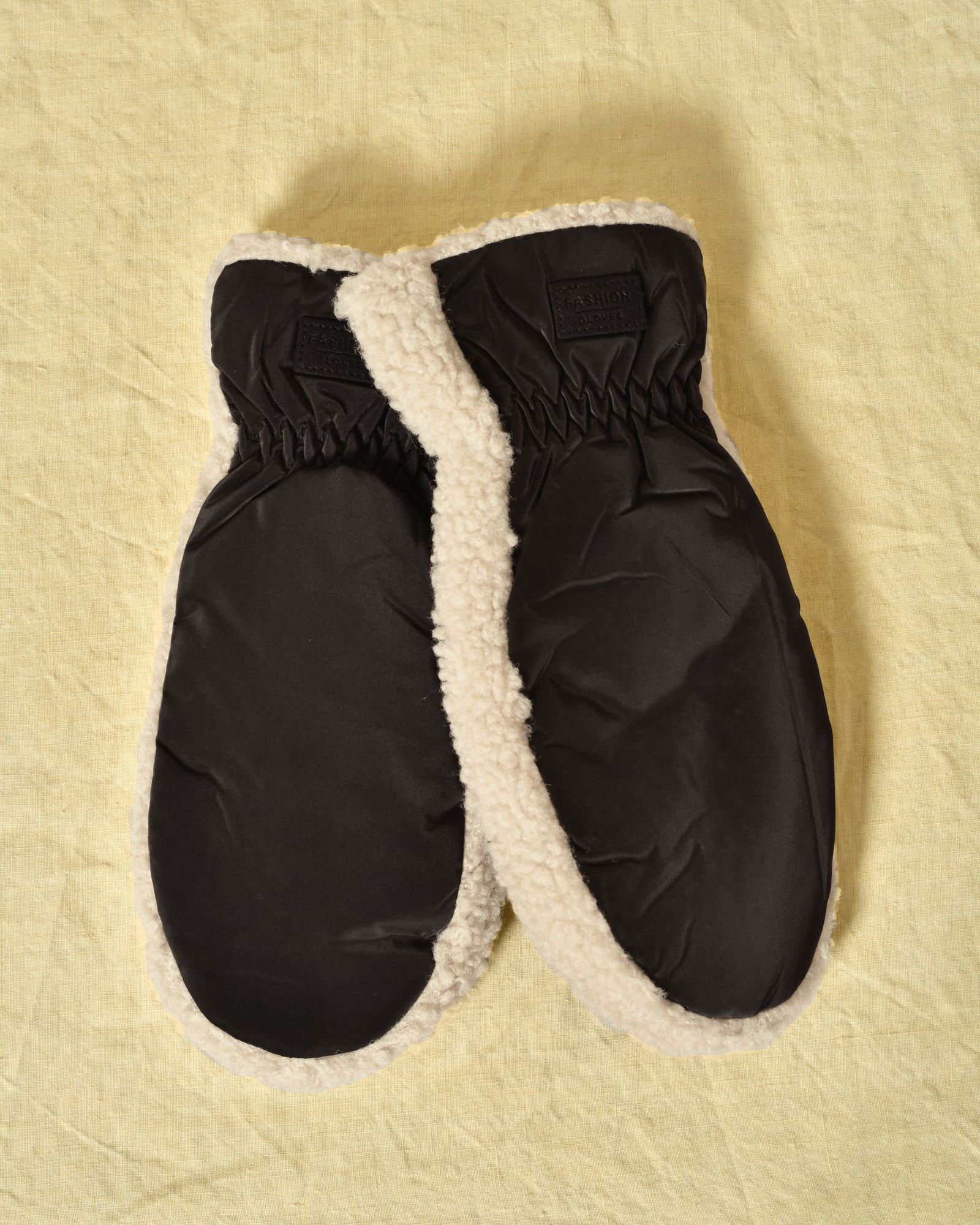 Moufles doublées effet mouton noir Ka