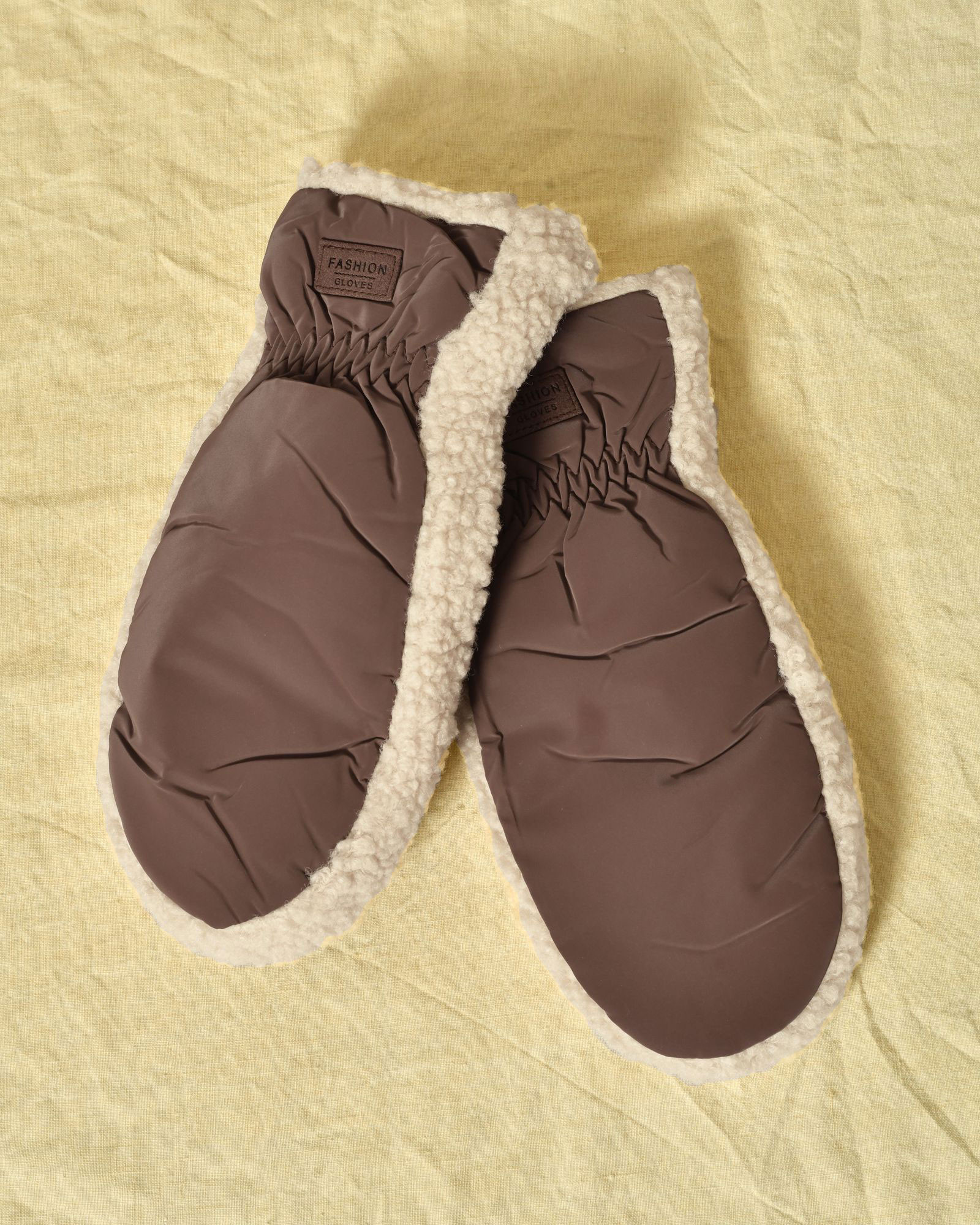 Moufles doublées effet mouton marron Ka