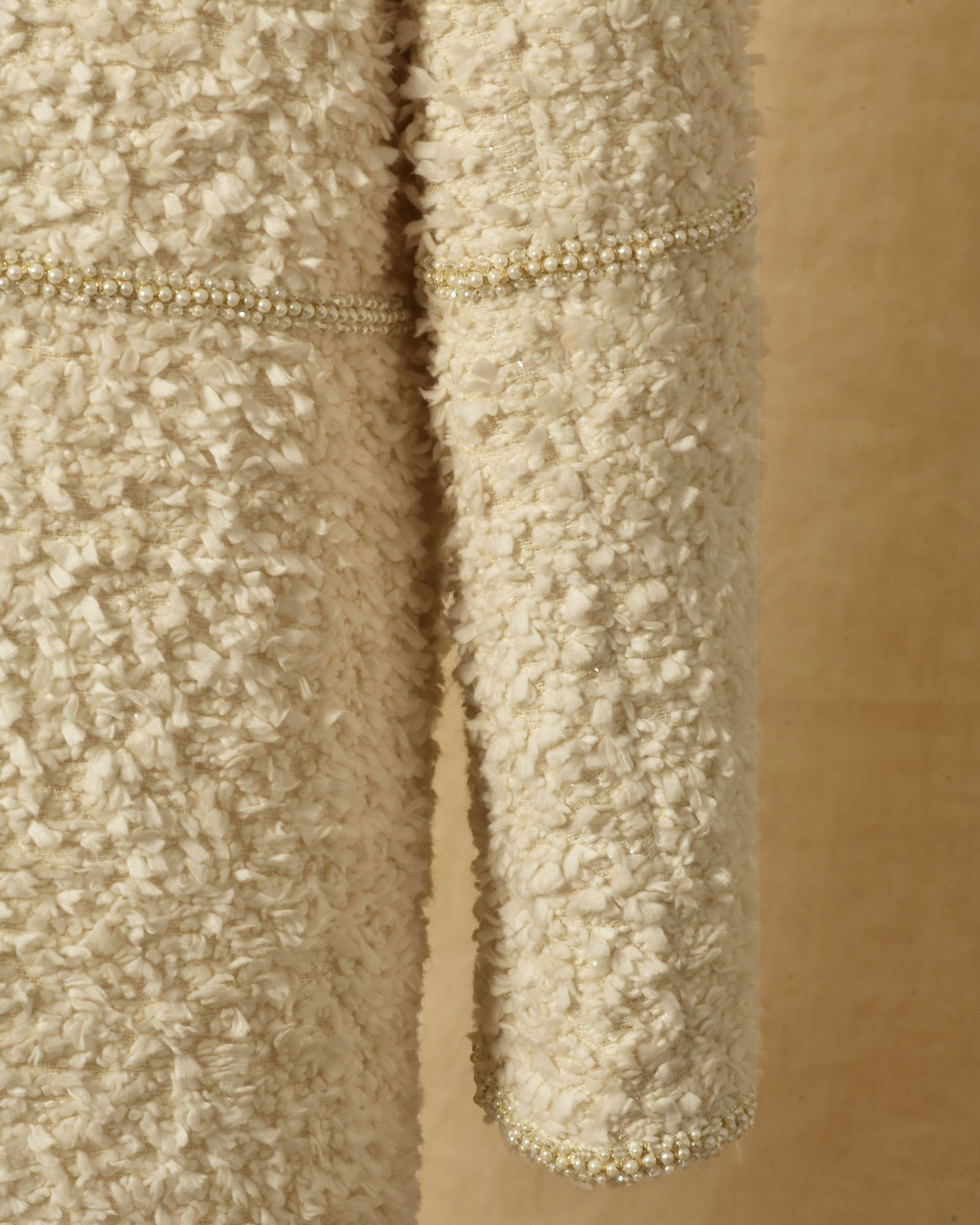 Veste longue en tweed écru et finitions perlées Edward Achour