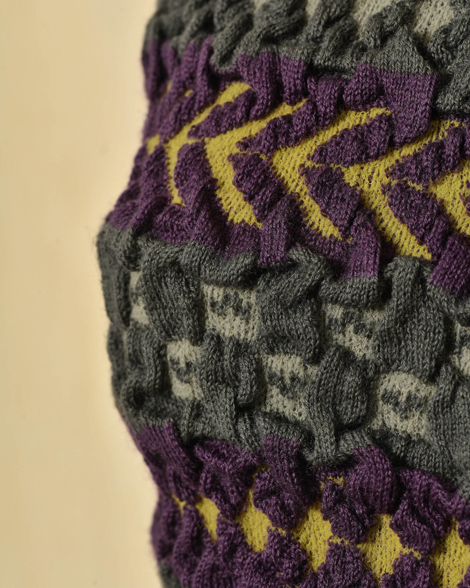 Top dos nu à col montant et motifs tricolore Malloni