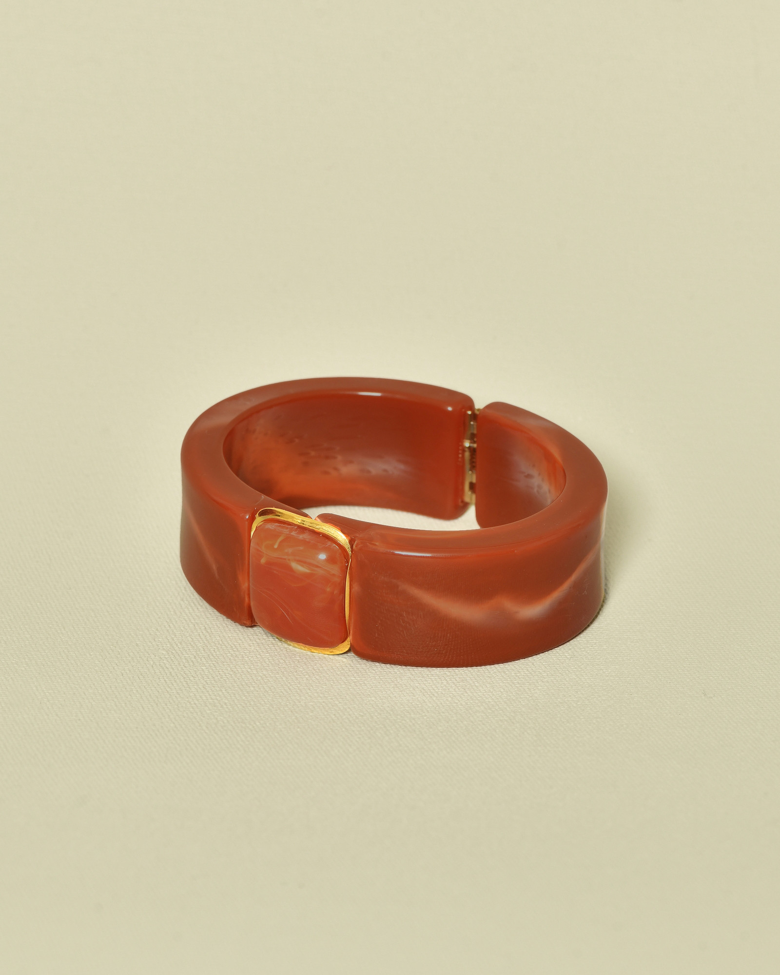 Bracelet jonc orange à fermeture magnétique Ka