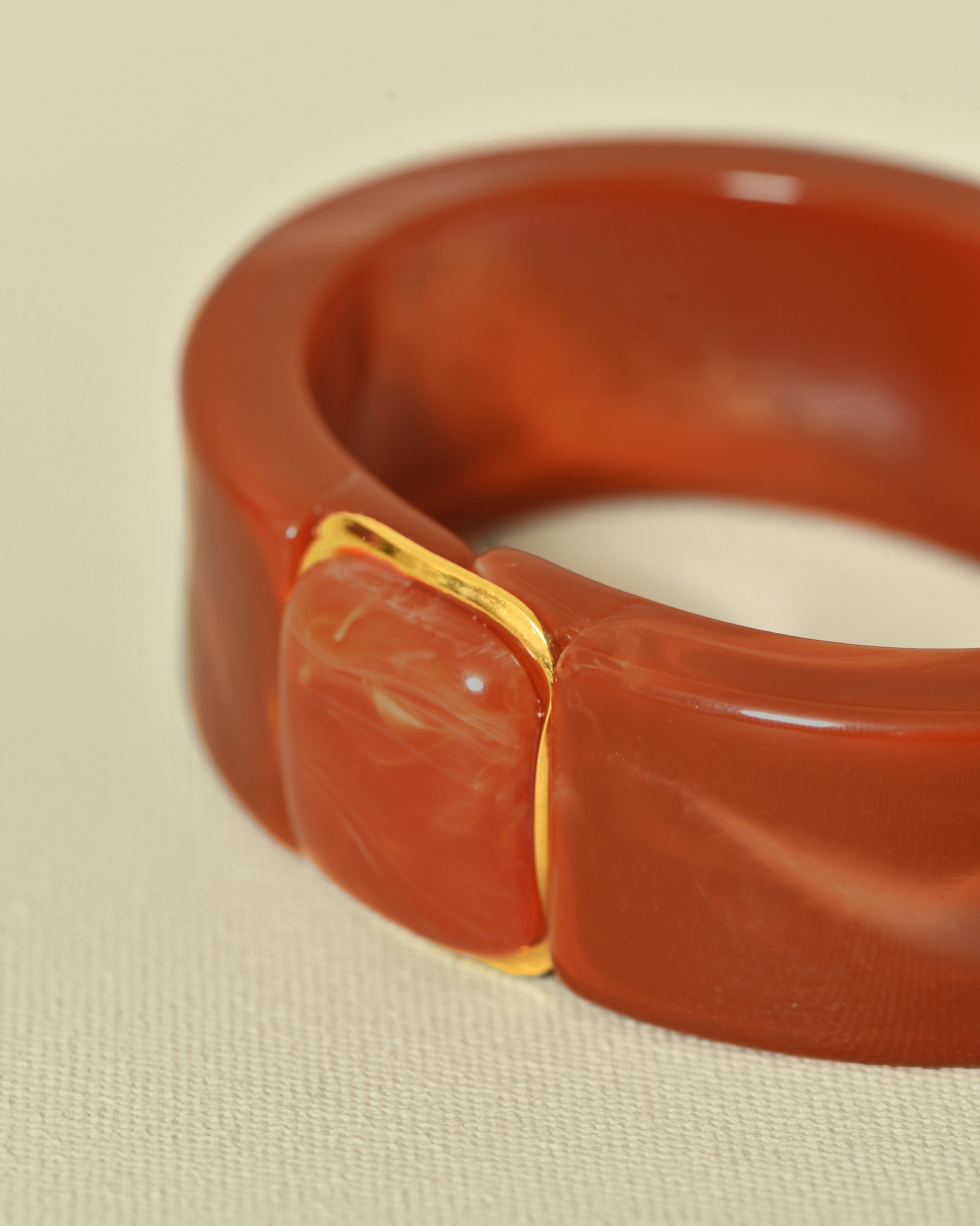 Bracelet jonc orange à fermeture magnétique Ka