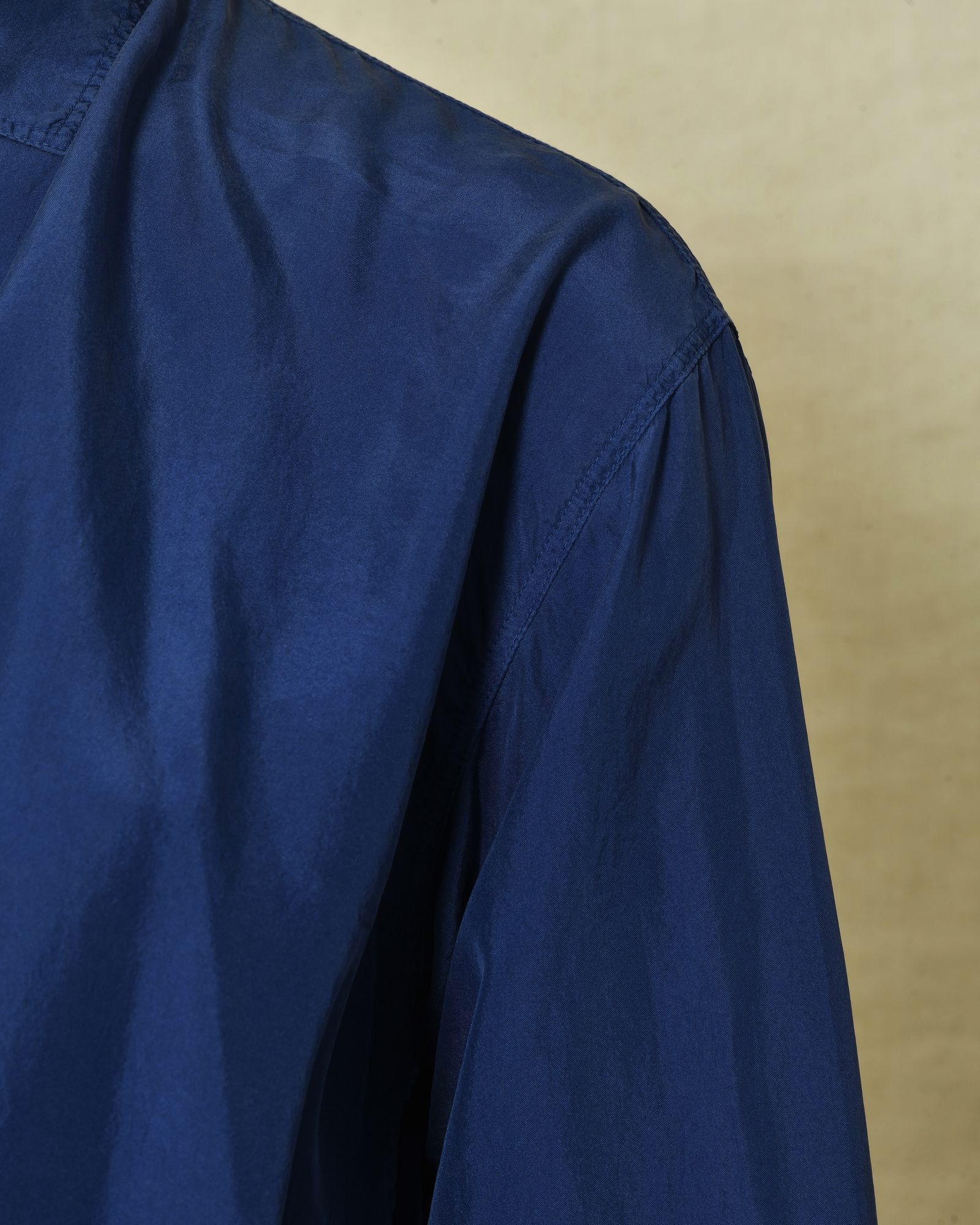 Chemisier en soie bleu Pomandère